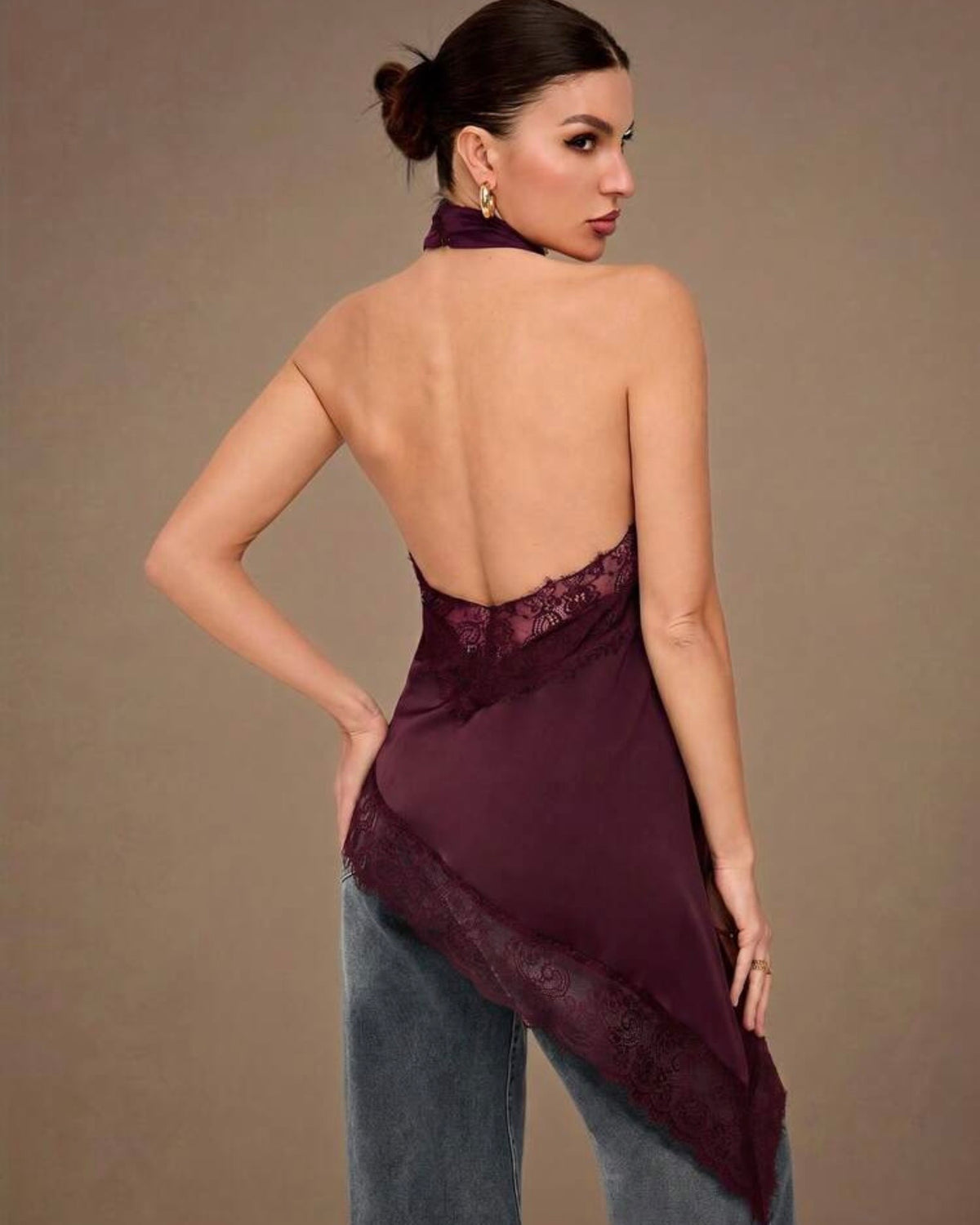 Blusa asimétrica con encaje