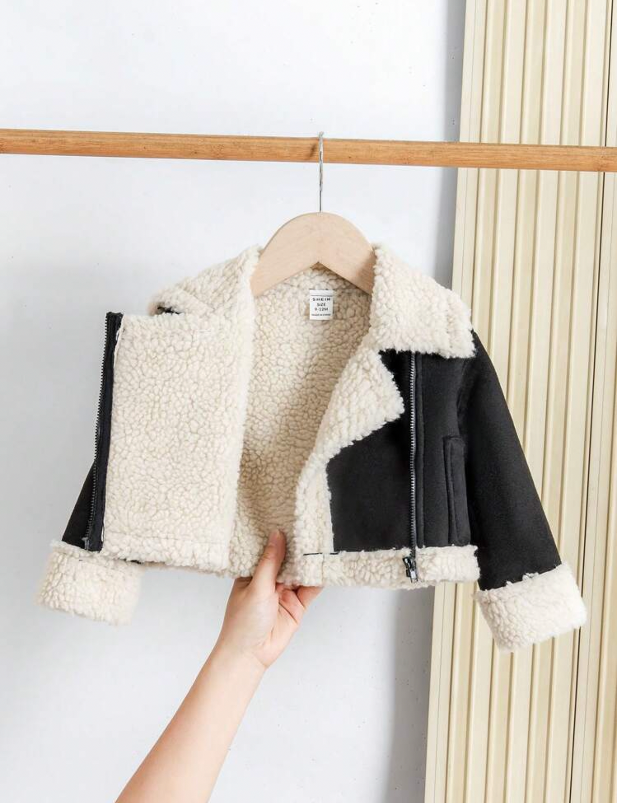 Jacket negra de niña