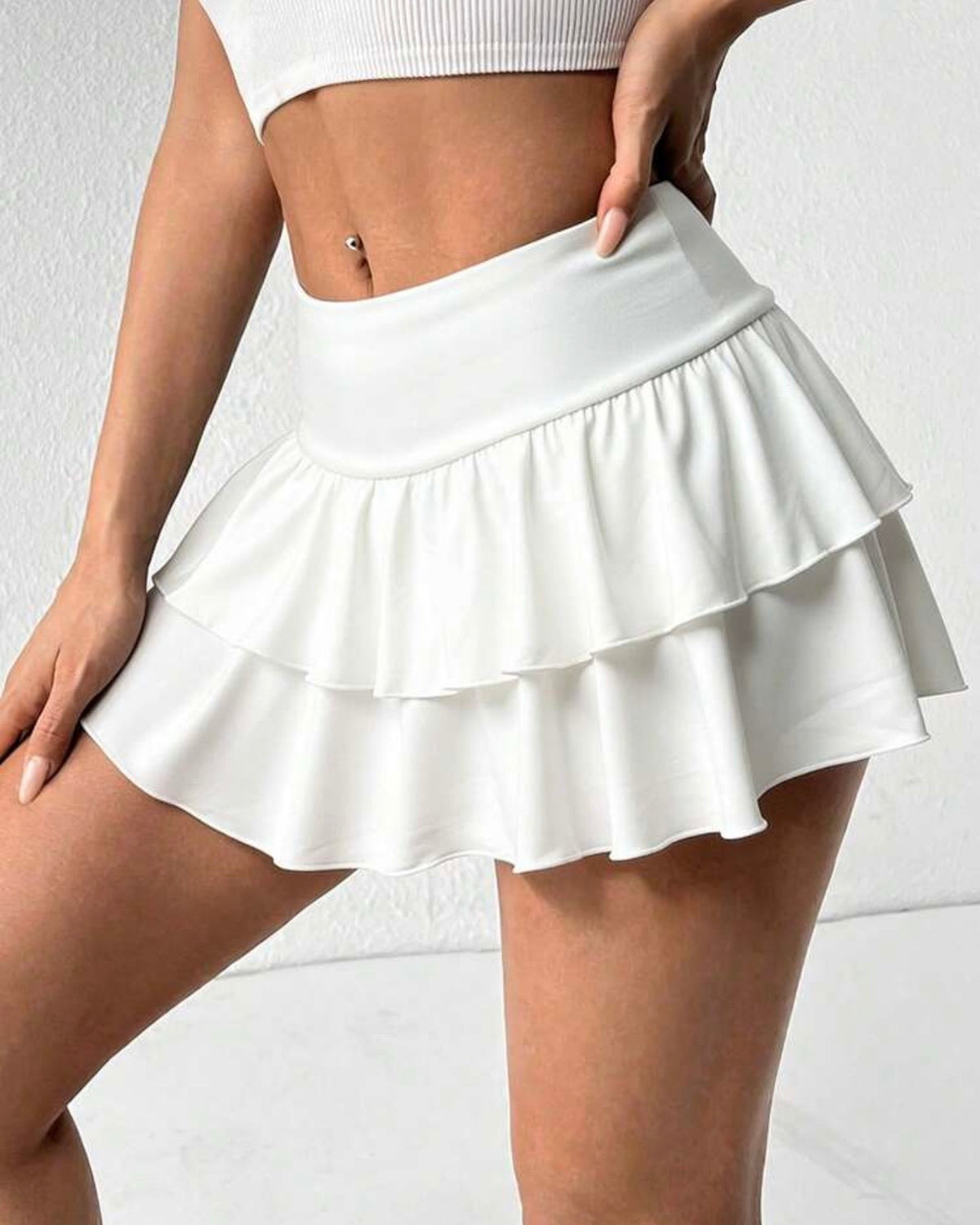 Falda de vuelos blanca