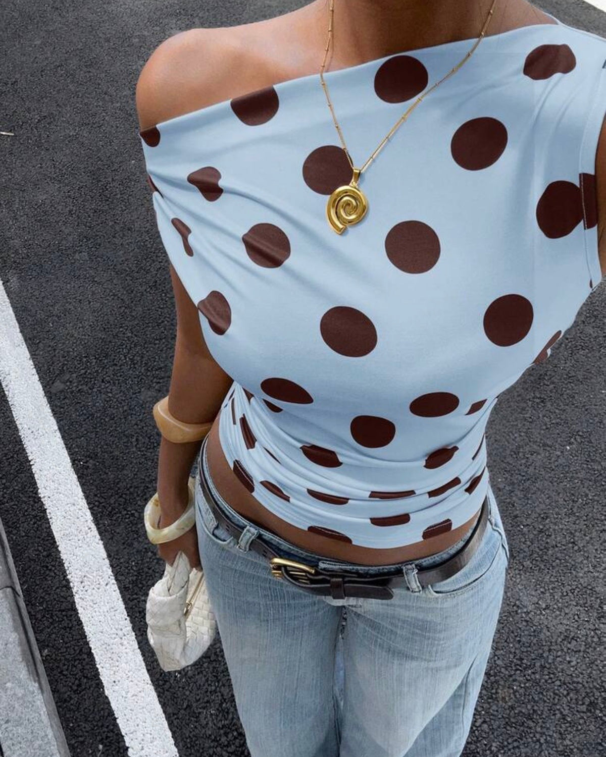 Blusa celeste con pelotas café