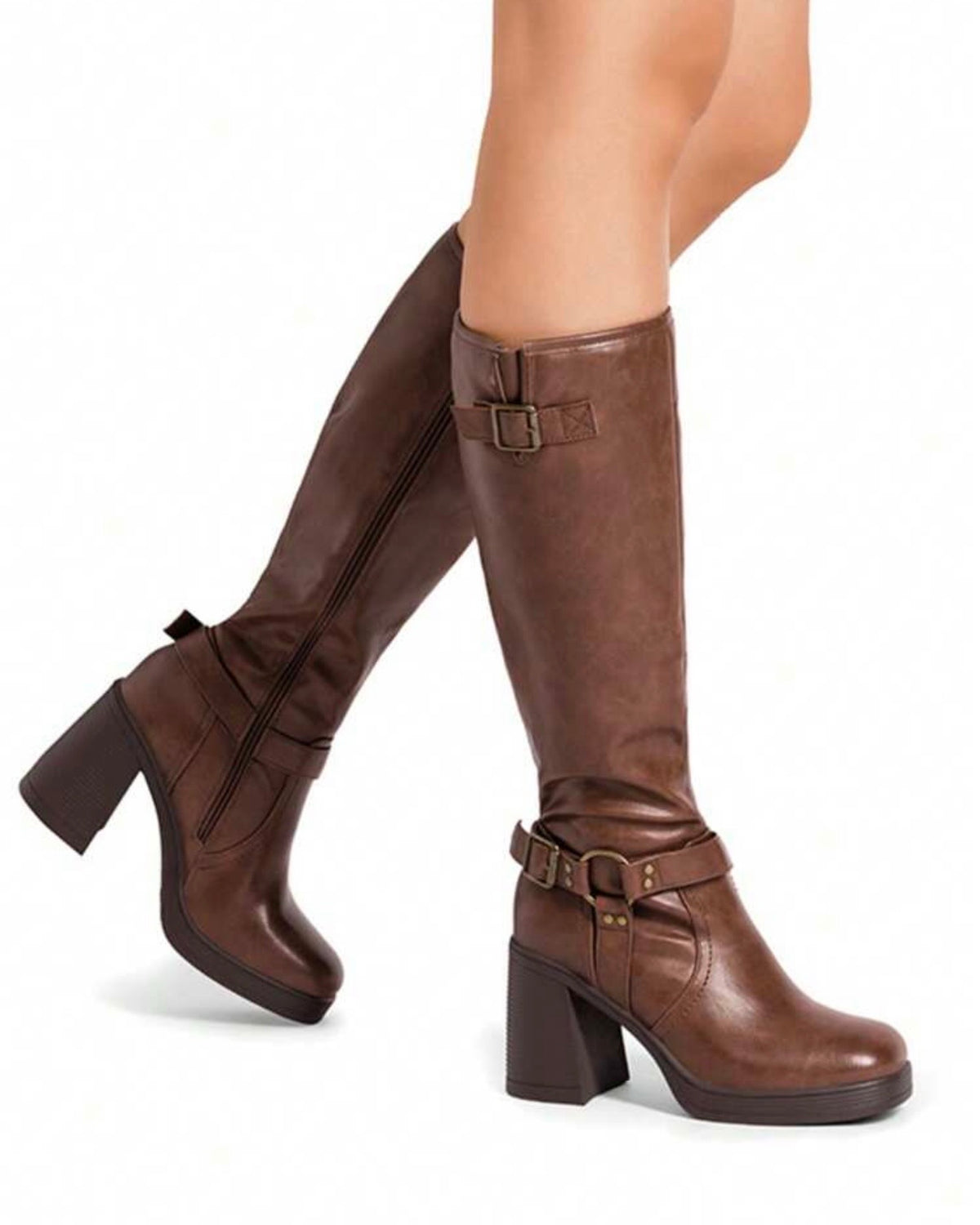 Botas café con tacones