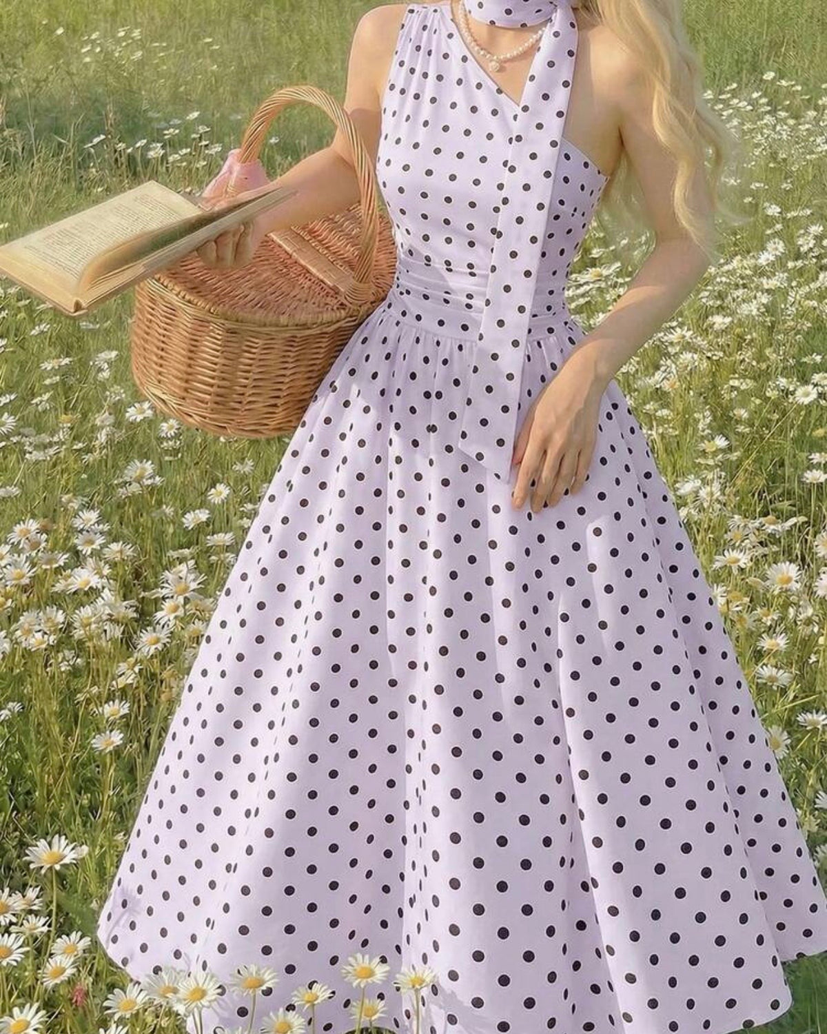 Vestido elegante púrpura con puntos