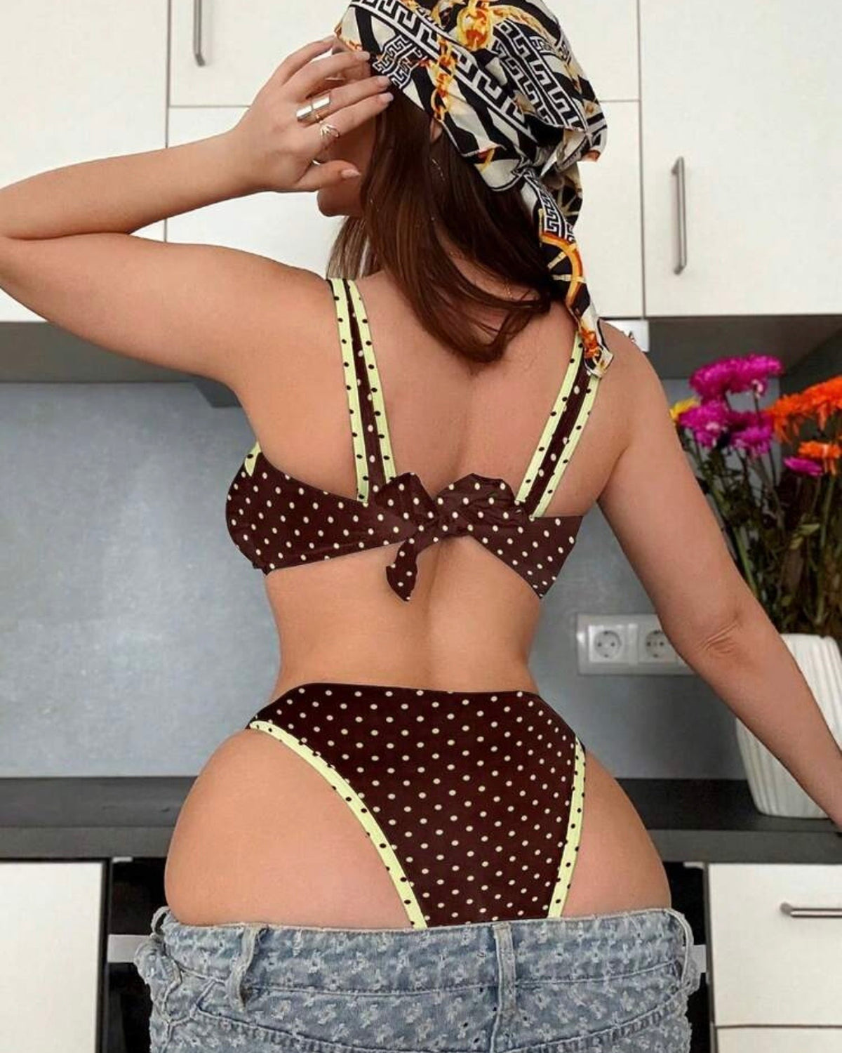 Traje de baño café con amarillo