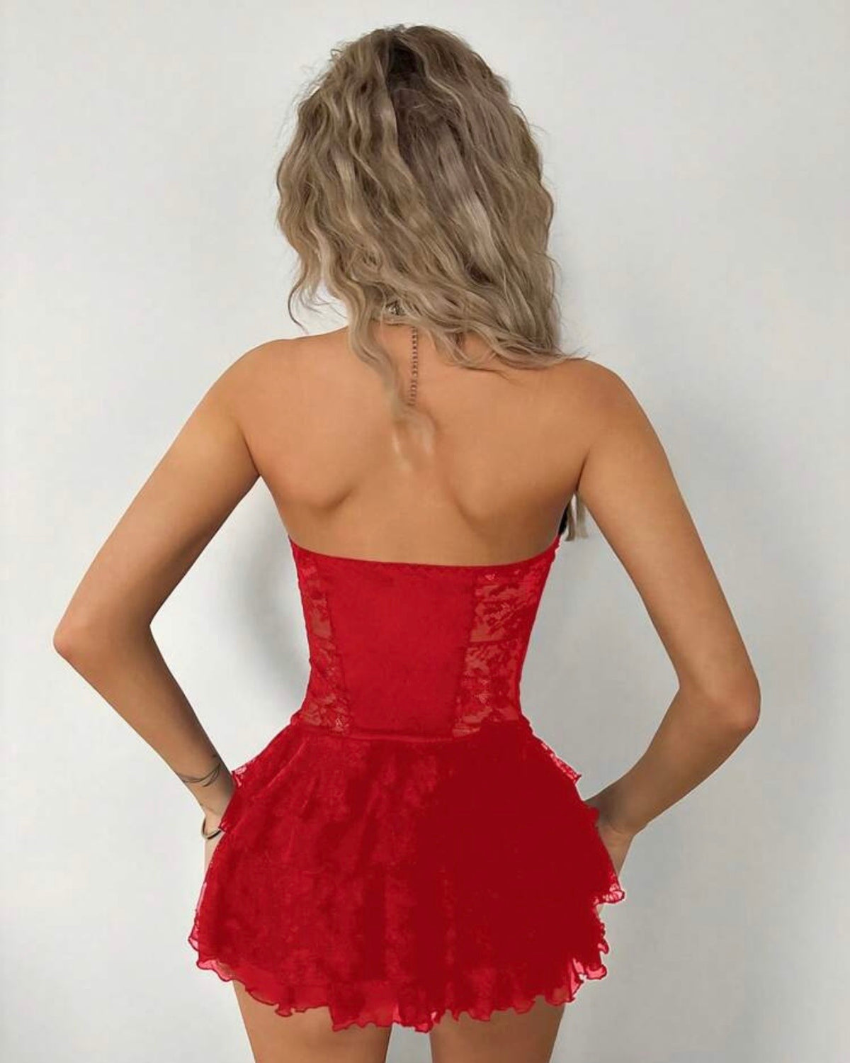 Vestido rojo con broches