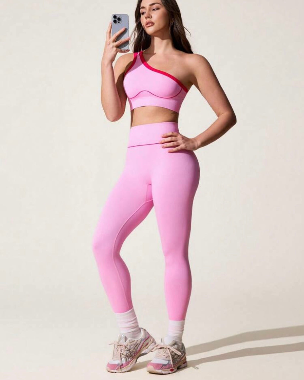 Conjunto deportivo fusia