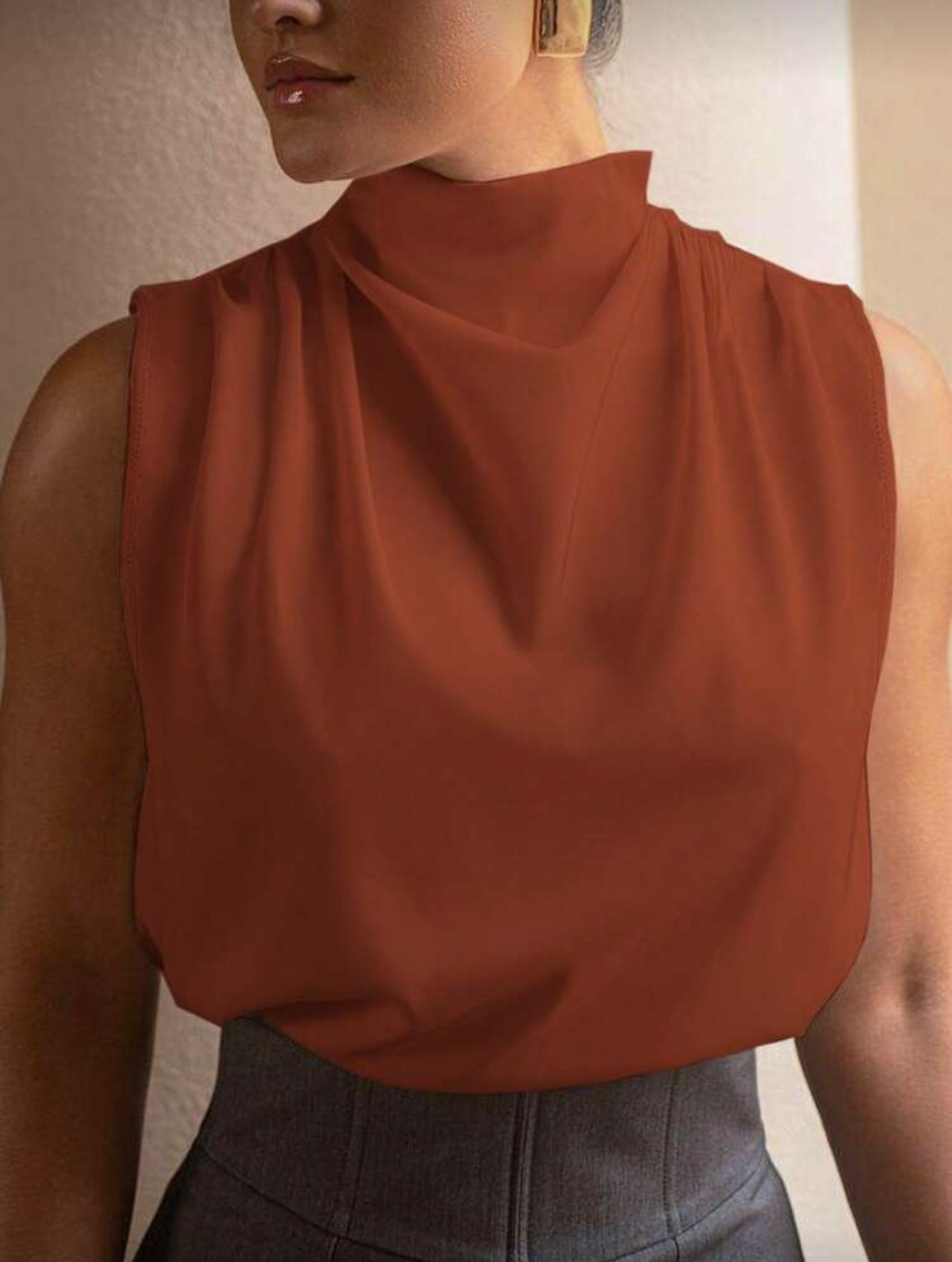 Blusa elegante cuello alto