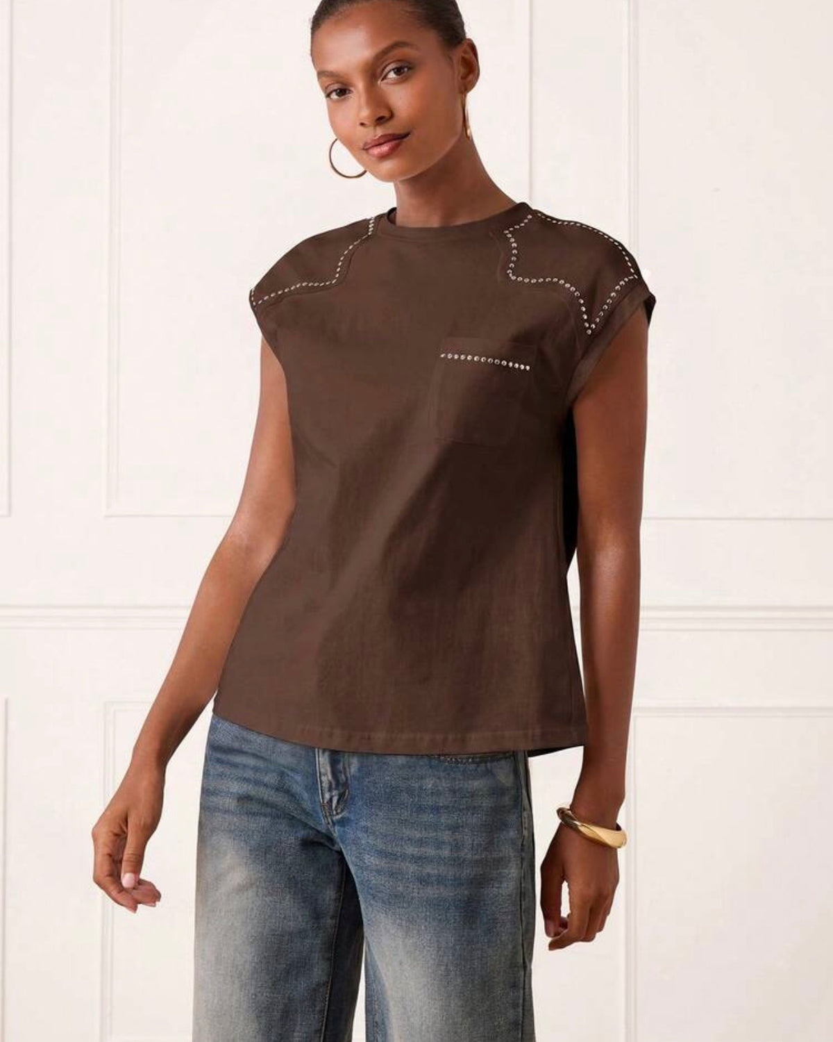 Blusa café con detalles