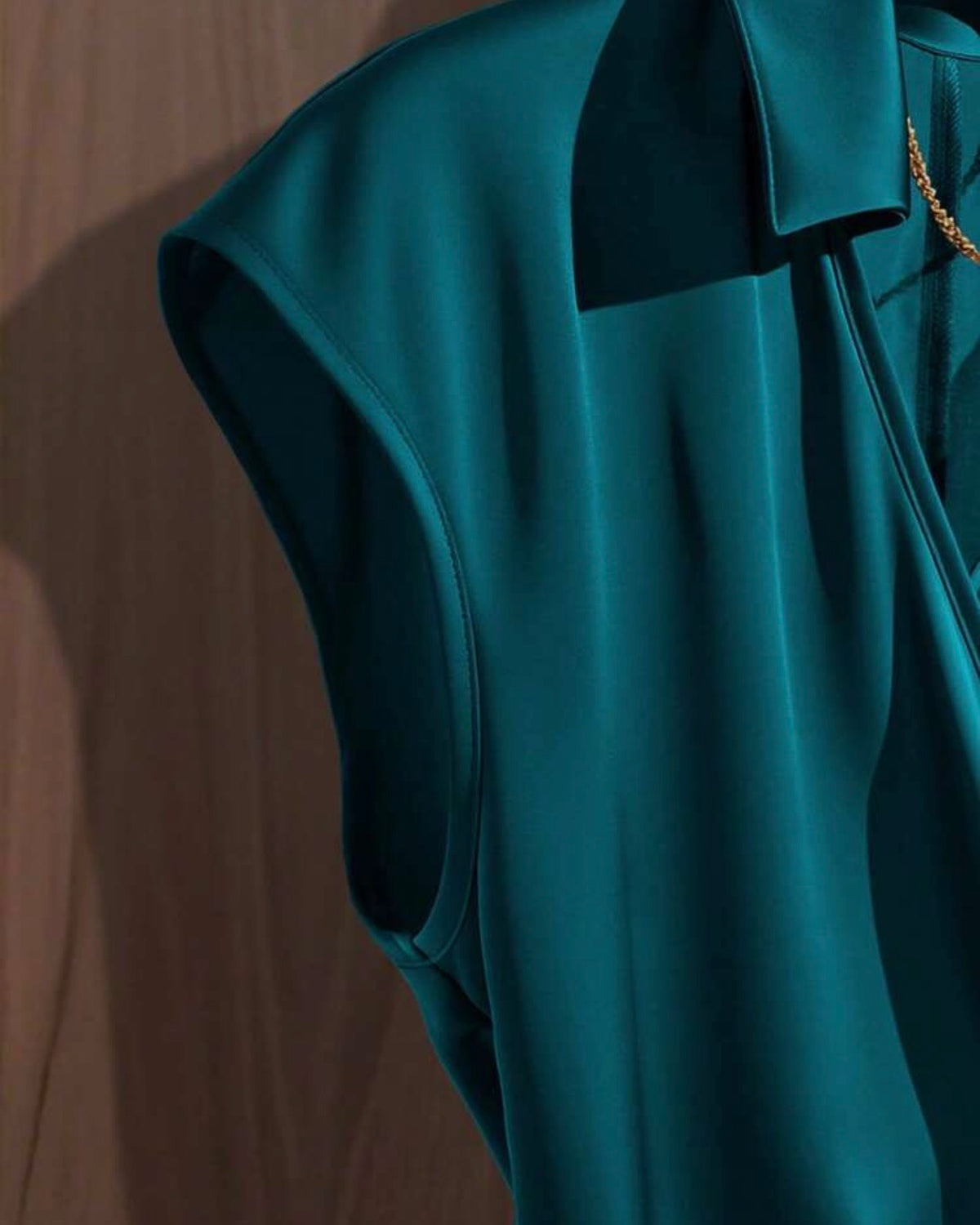 Blusa azul satinada