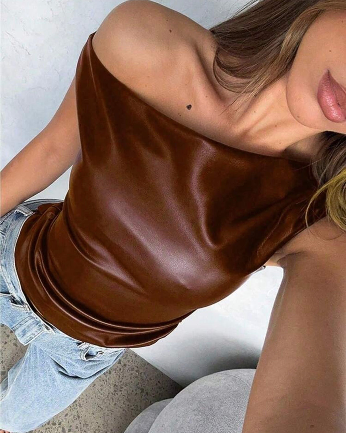 Blusas asimétricas de cuerina
