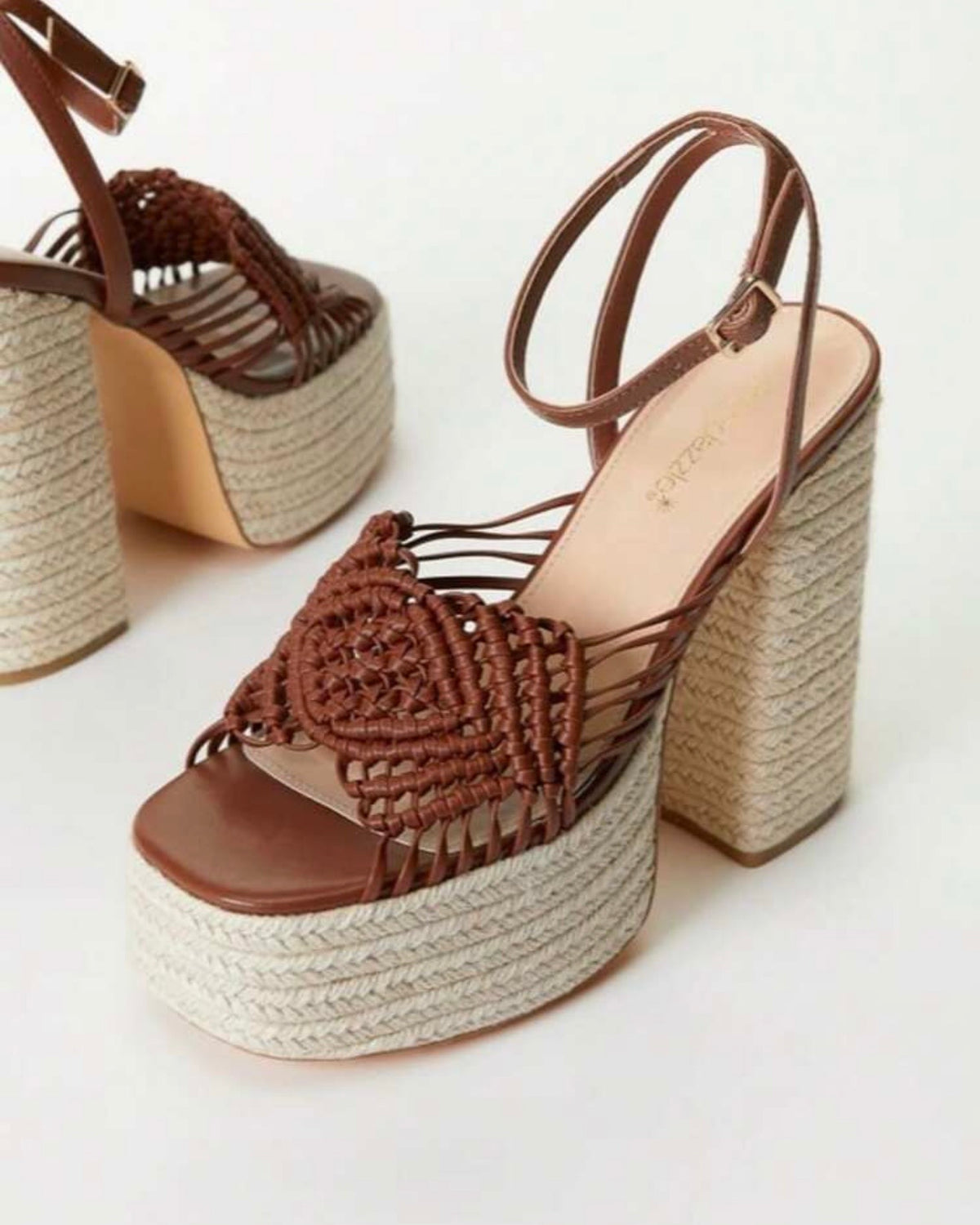 Sandalias café de plataforma