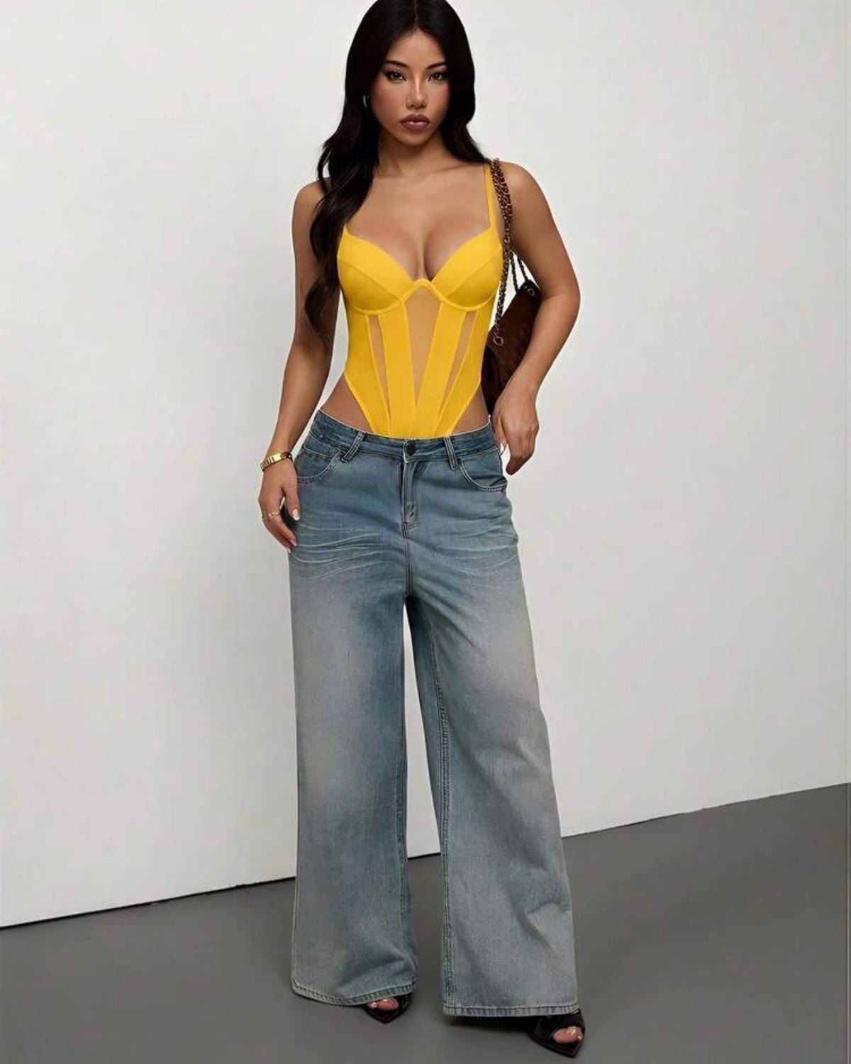 Body amarillo