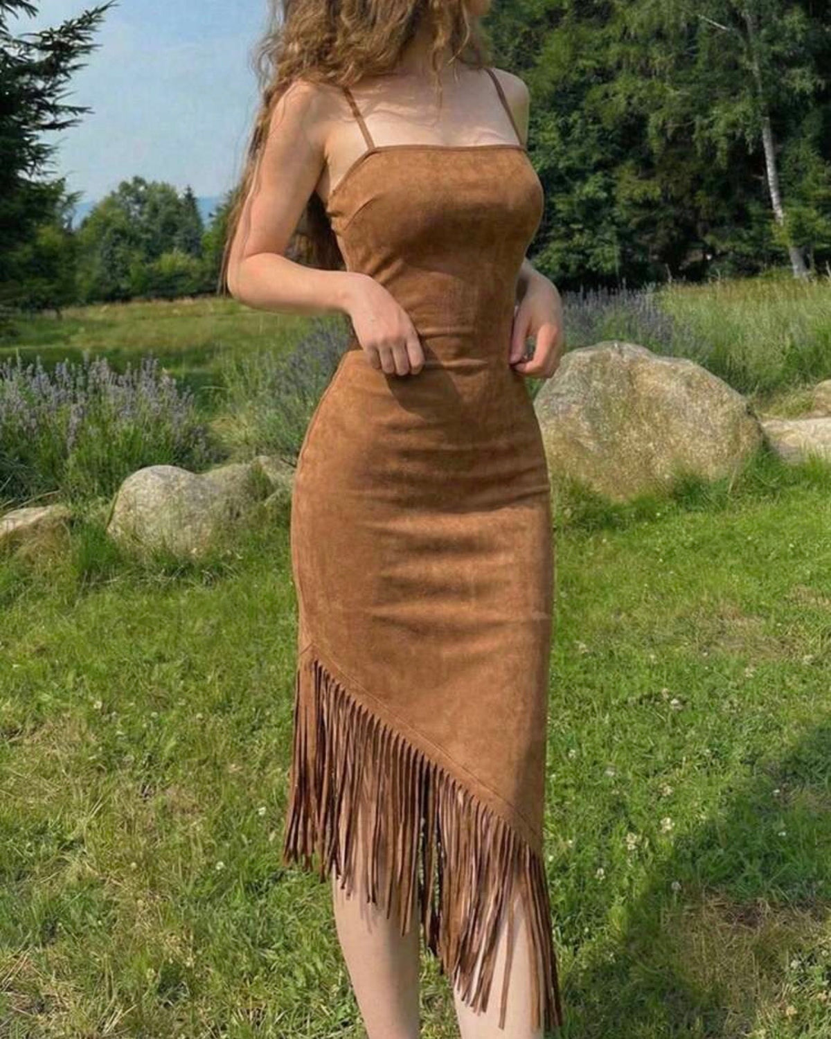 Vestido café con barbas
