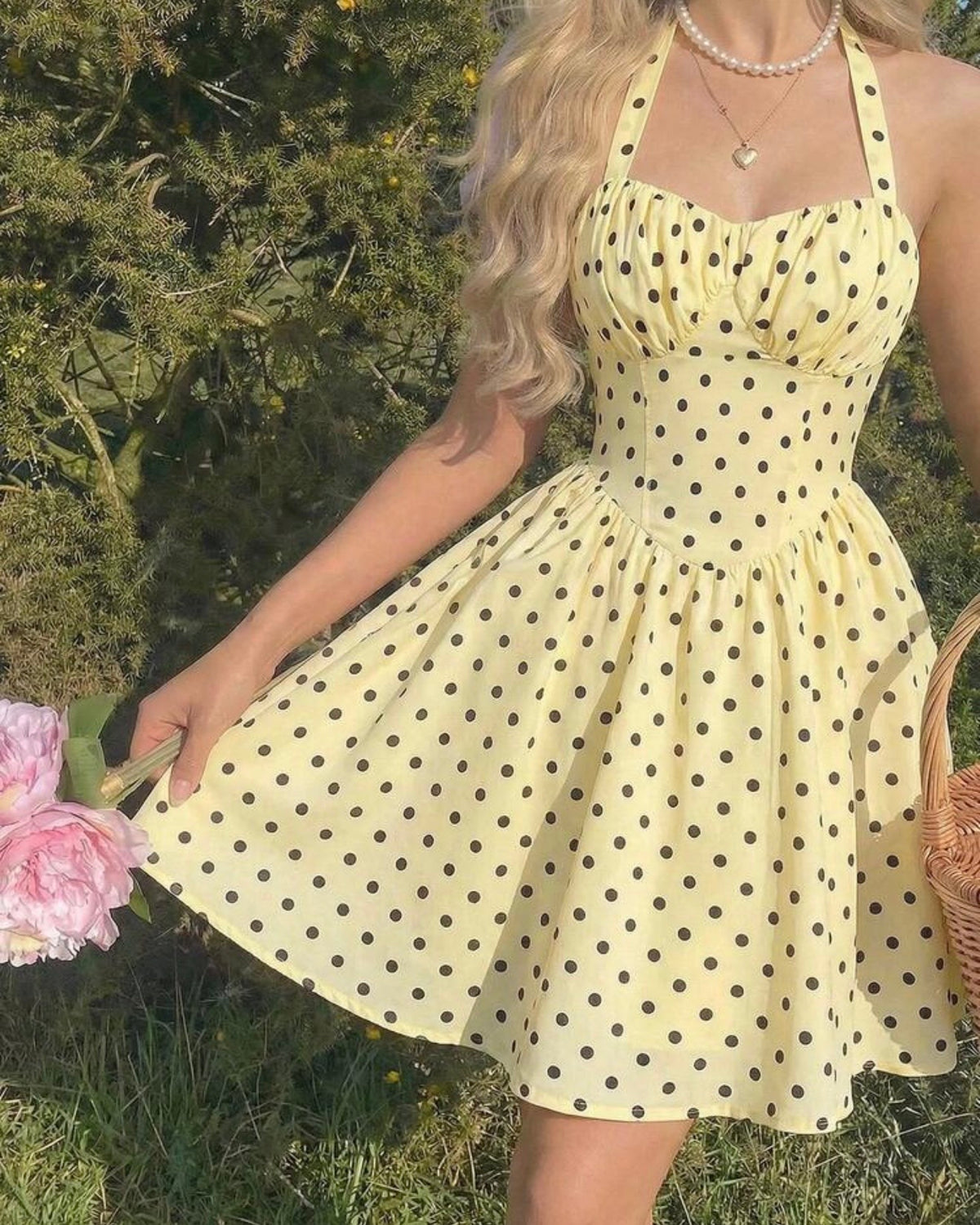 Vestido amarillo con puntos