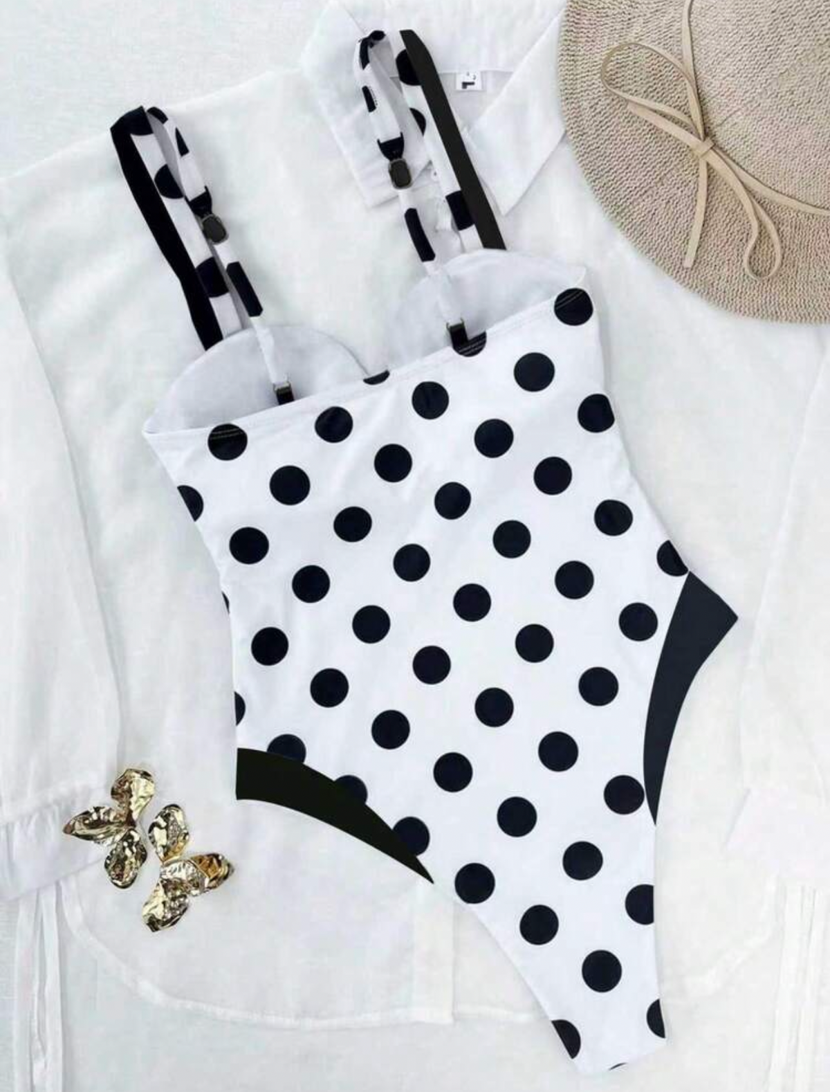 Traje de baño blanco puntos negros