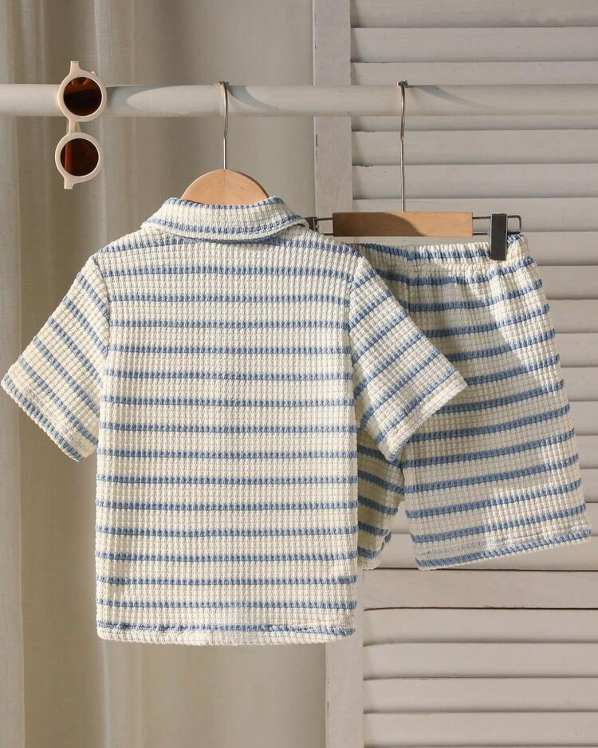 Conjunto de niño de rayas