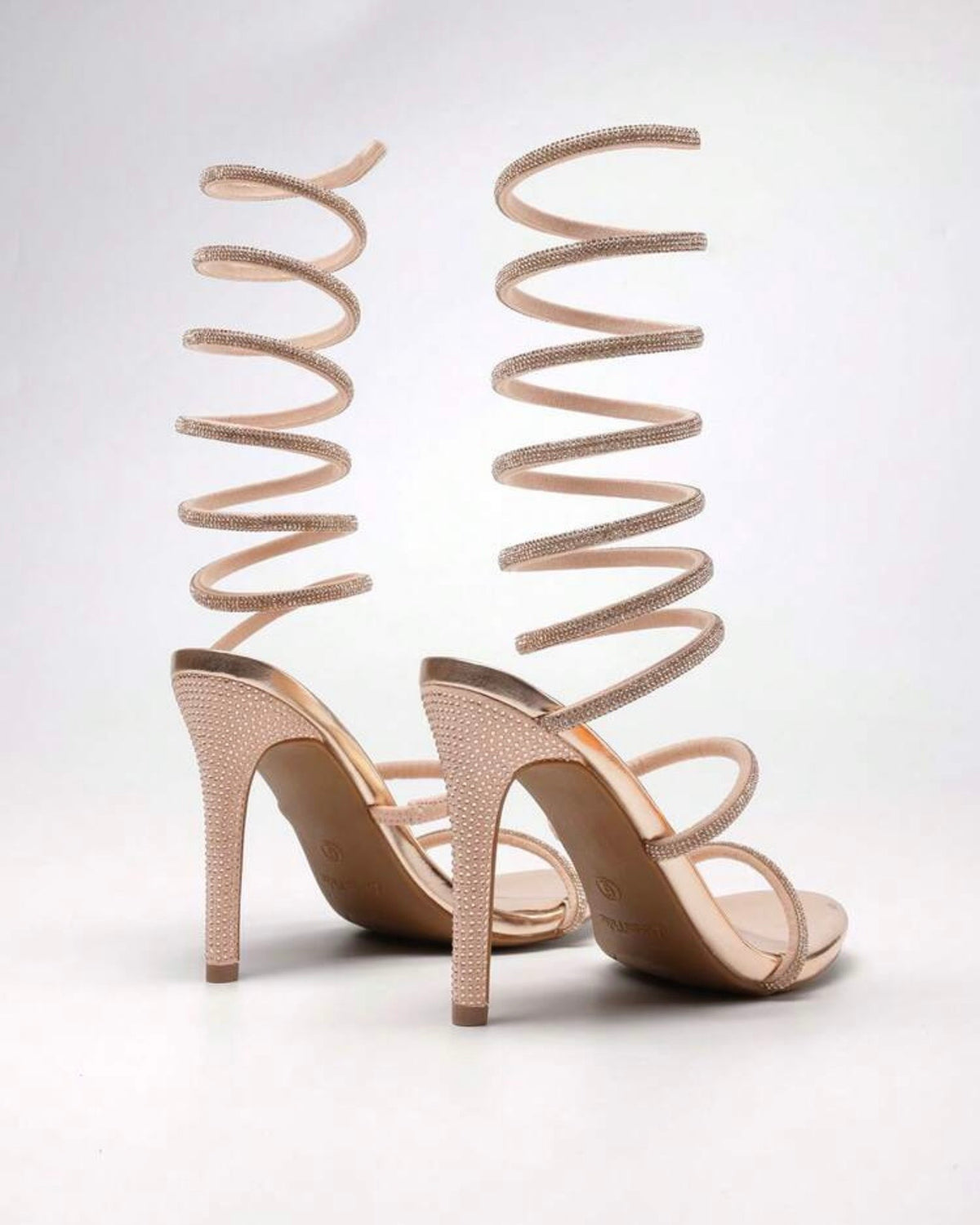 Tacones beige tipo caracol