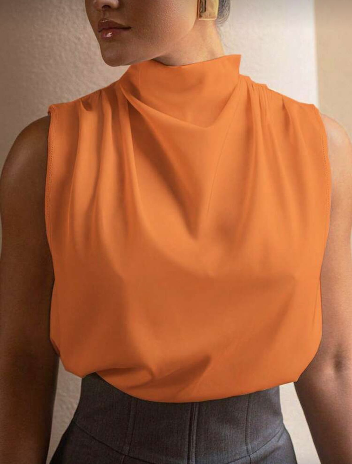 Blusa elegante cuello alto