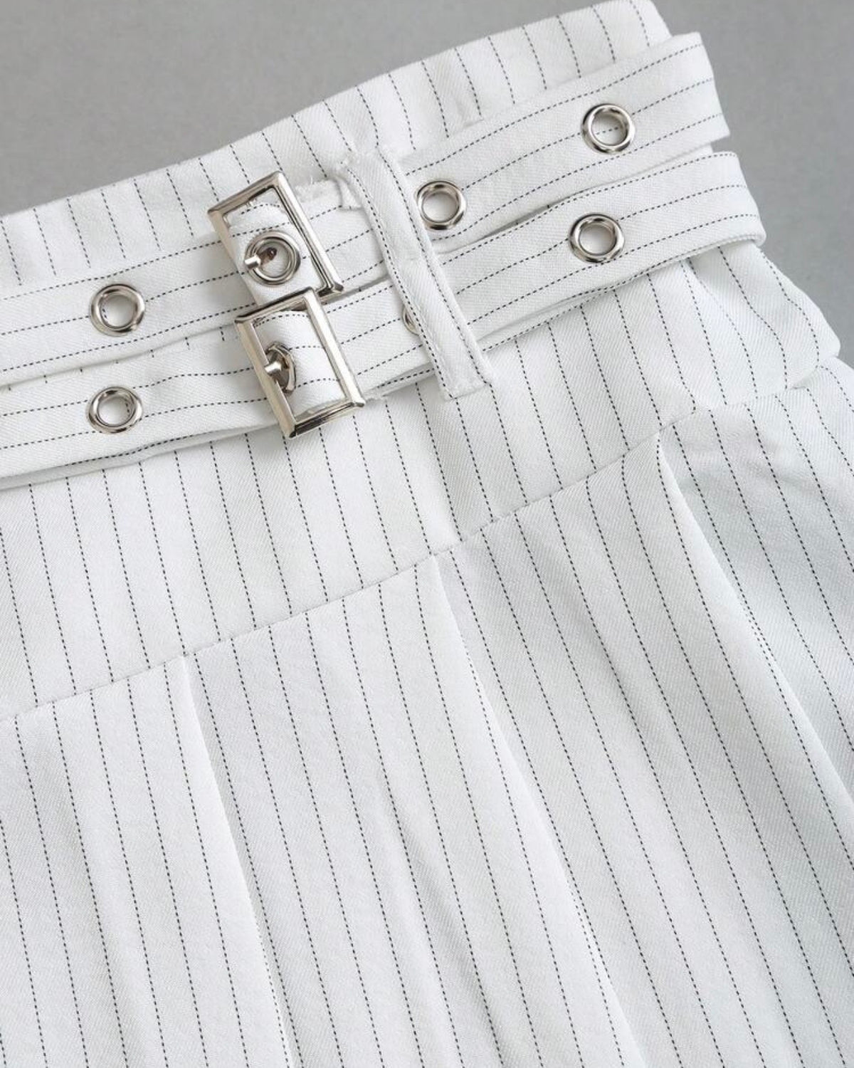 Falda blanca de paletones