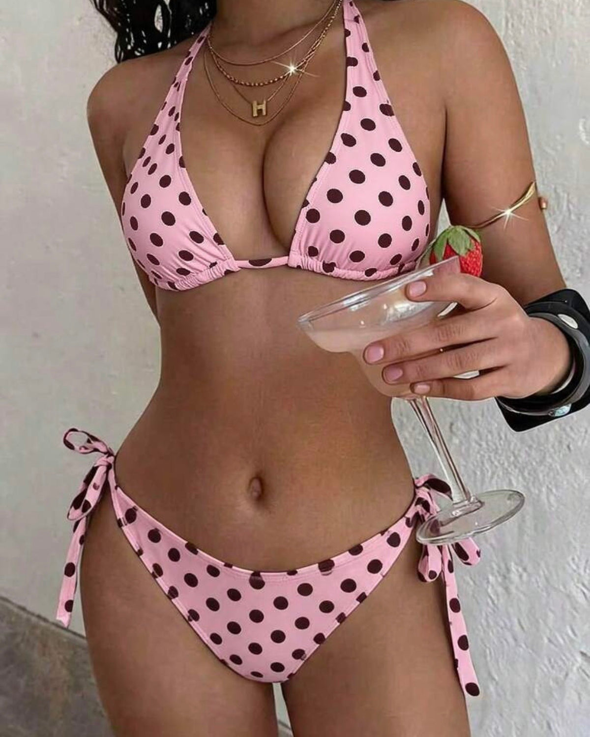 Traje de baño rosa con puntos