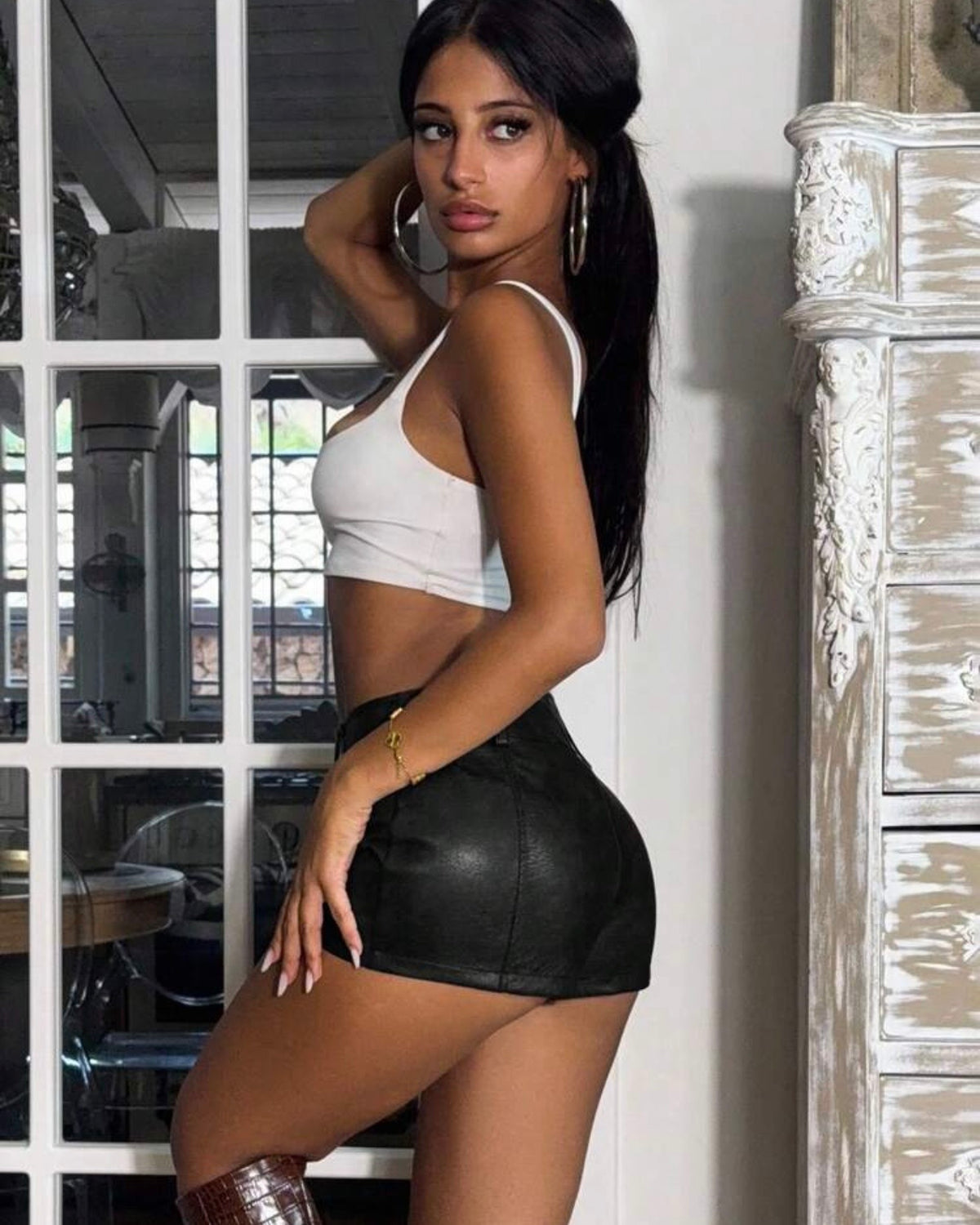 Short negro de cuerina