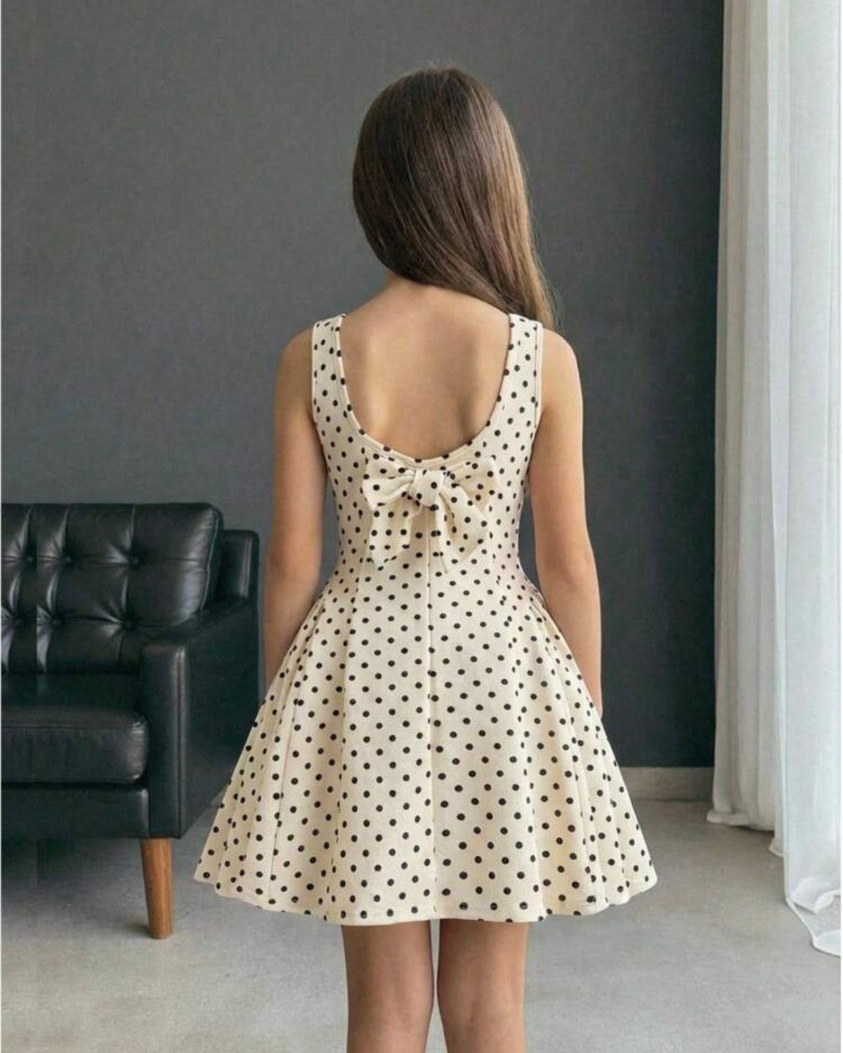 Vestido de puntos de niña