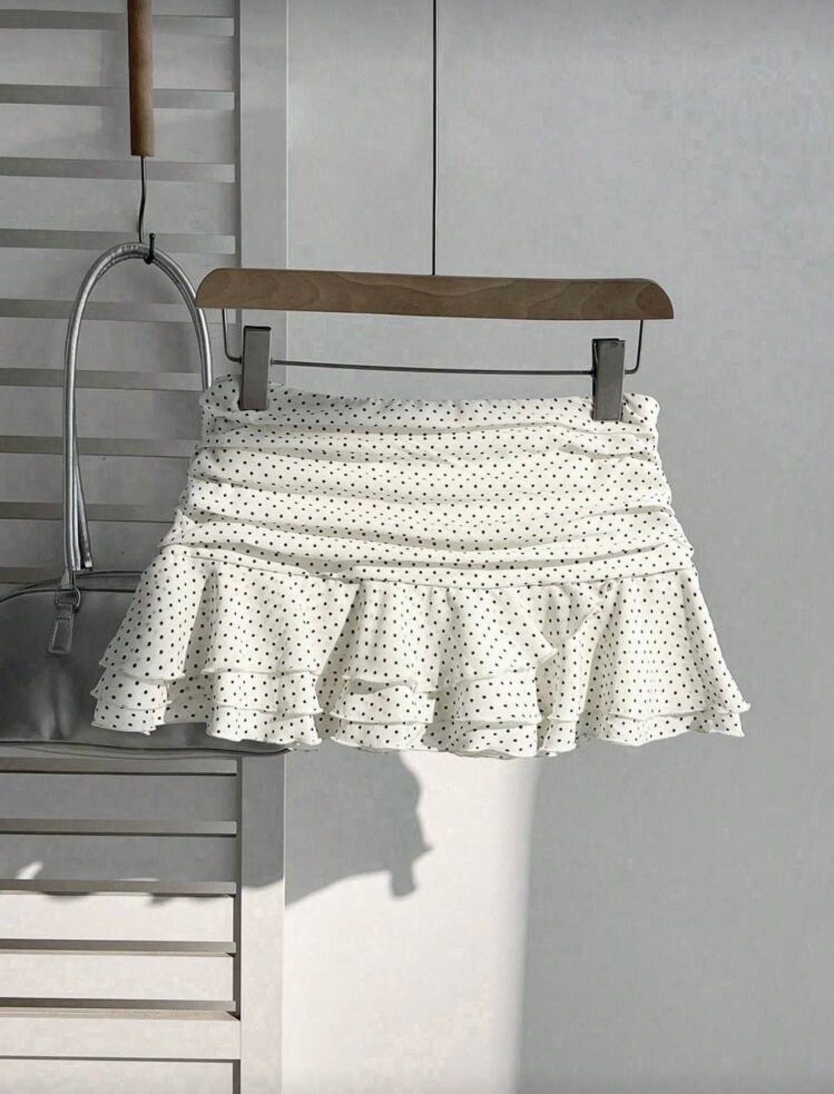 Falda blanca de lunares