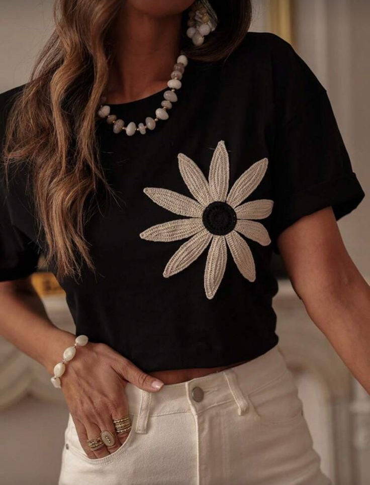 Blusa con flor