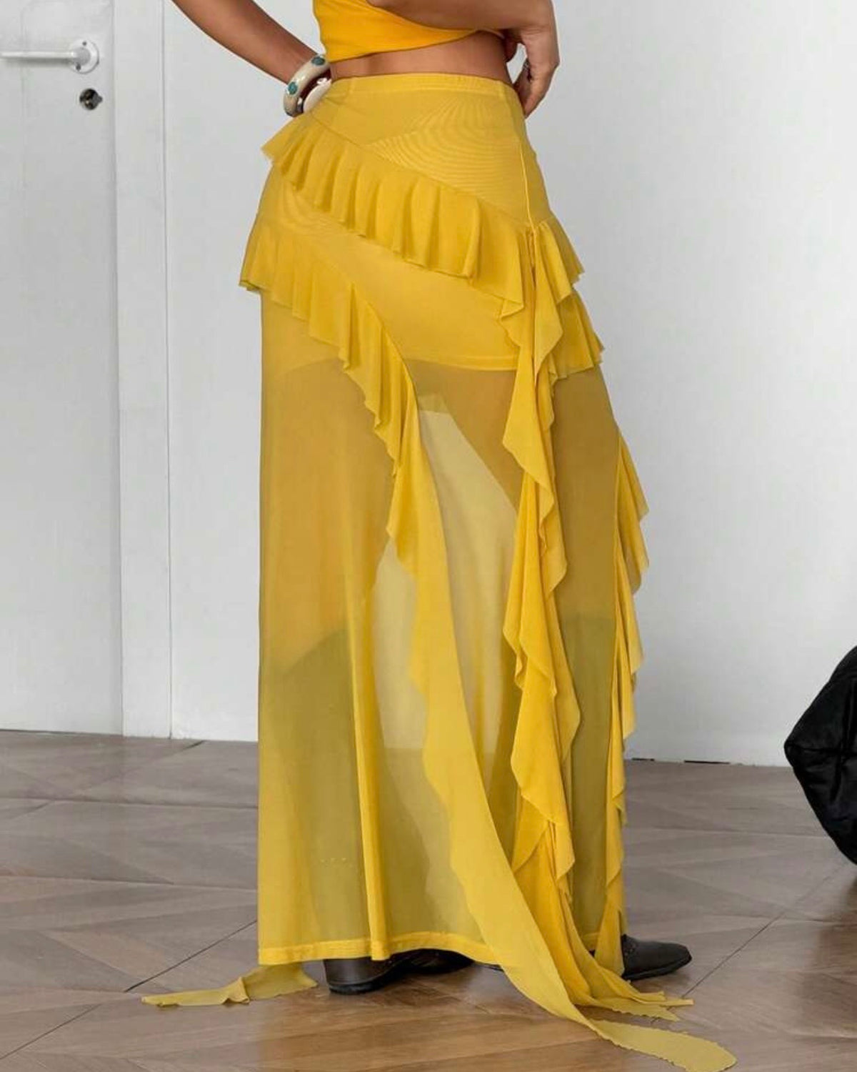 Falda amarilla larga