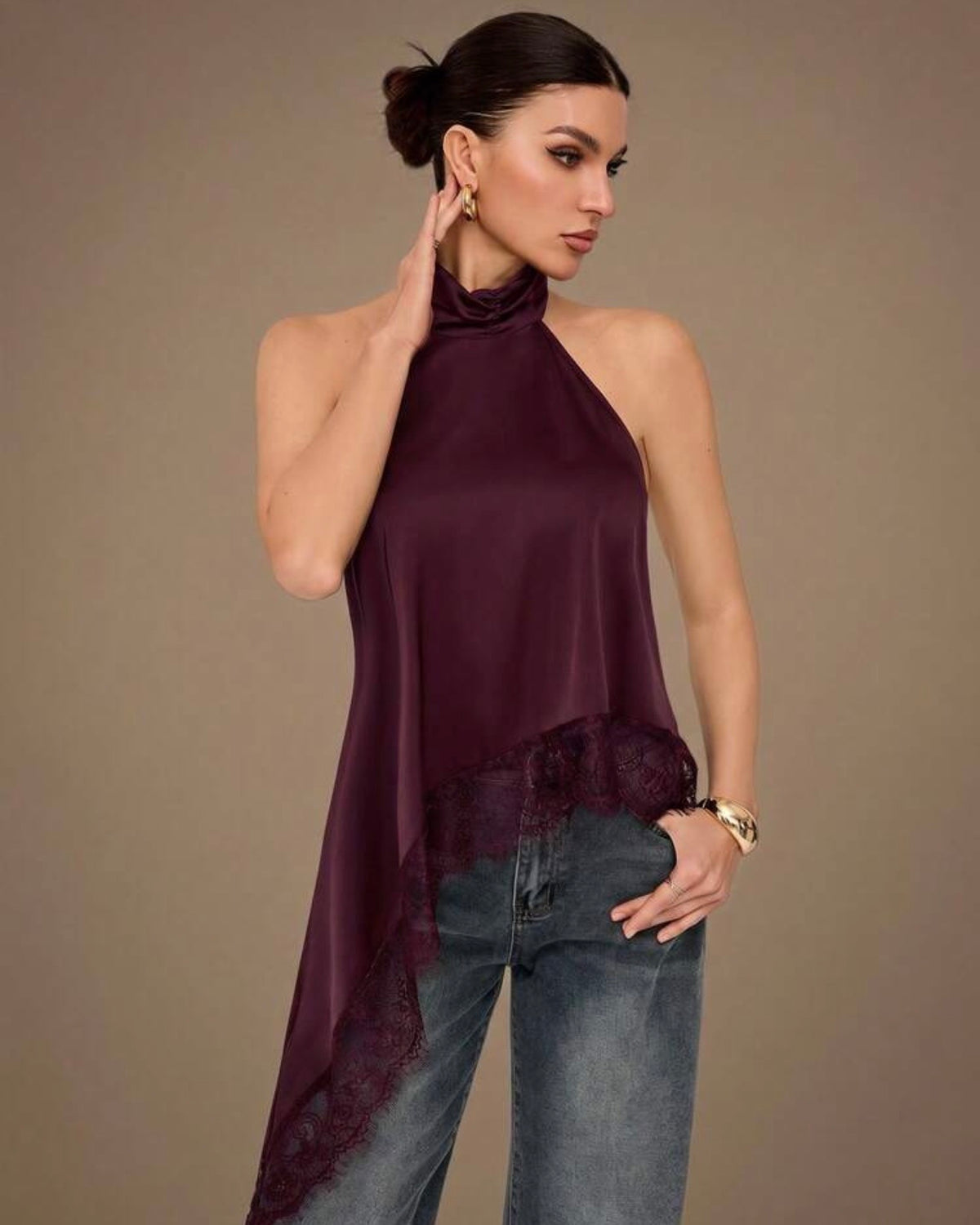 Blusa asimétrica con encaje