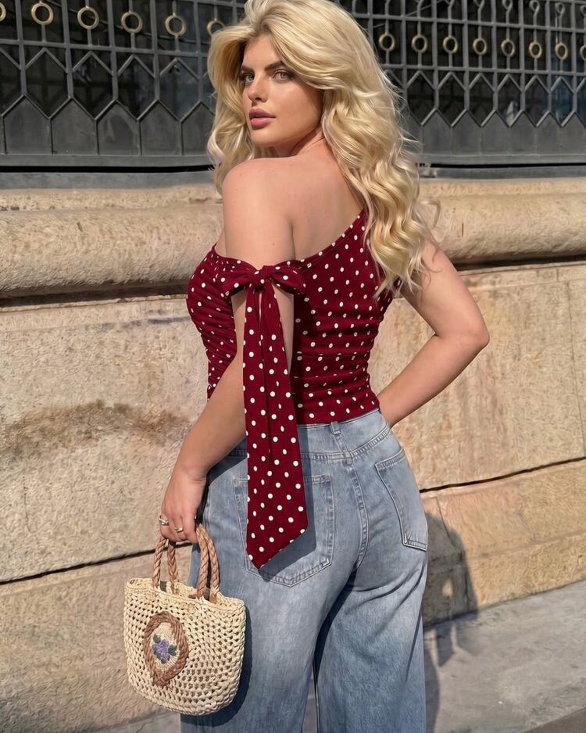 Top curvy de puntos rojo