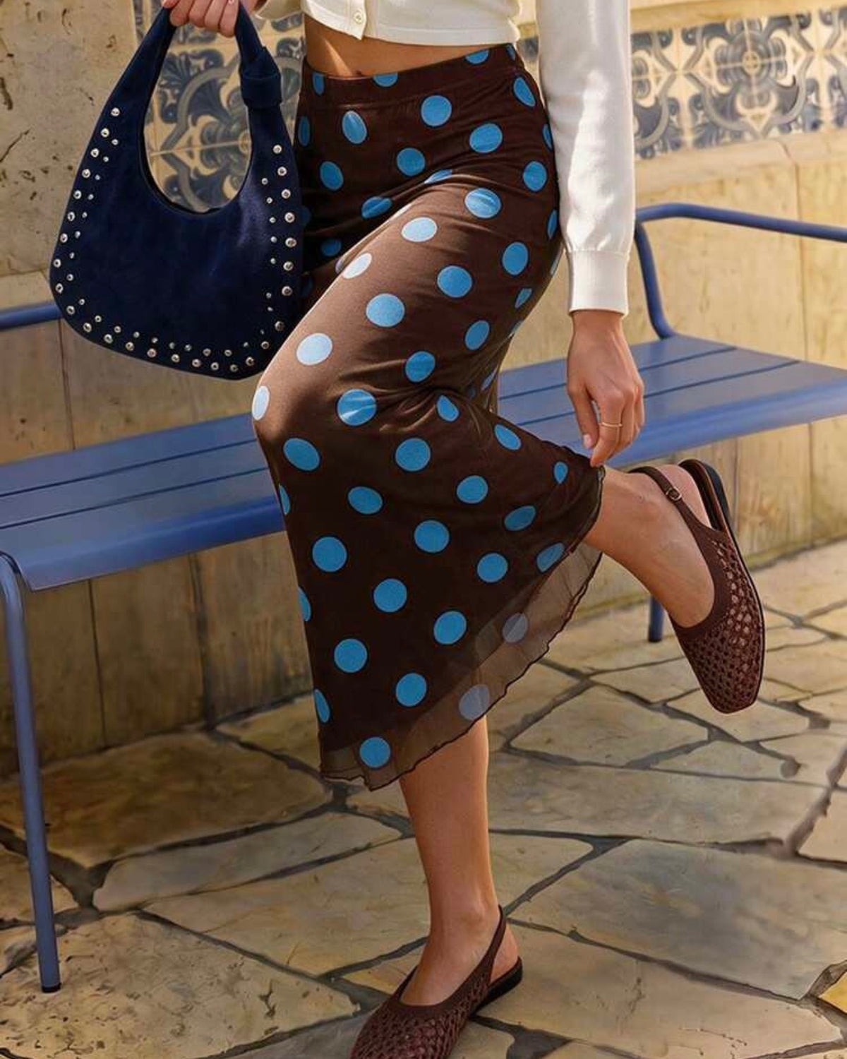 Falda café de puntos