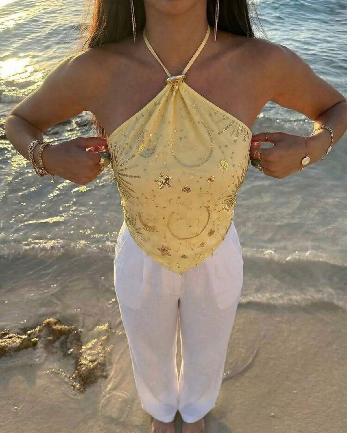Blusa amarilla espalda descubierta
