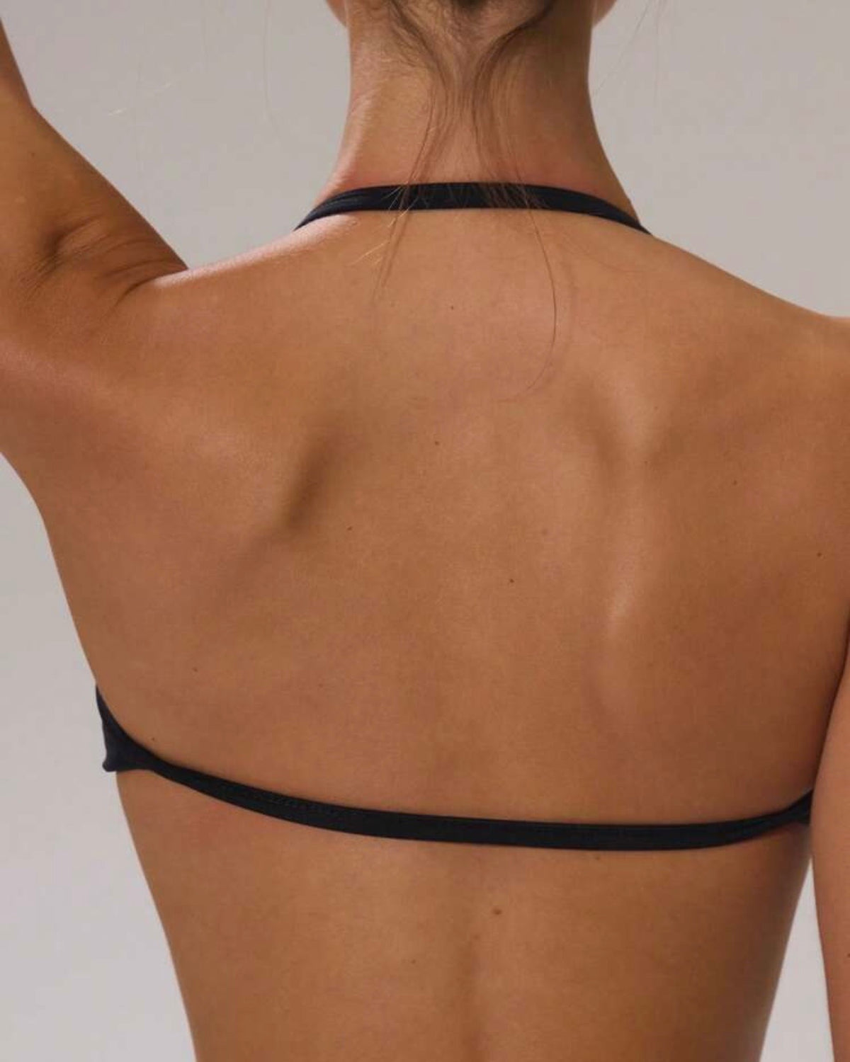 Top deportivo negro