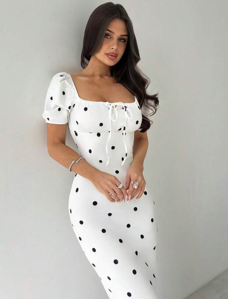 Vestido blanco con puntos