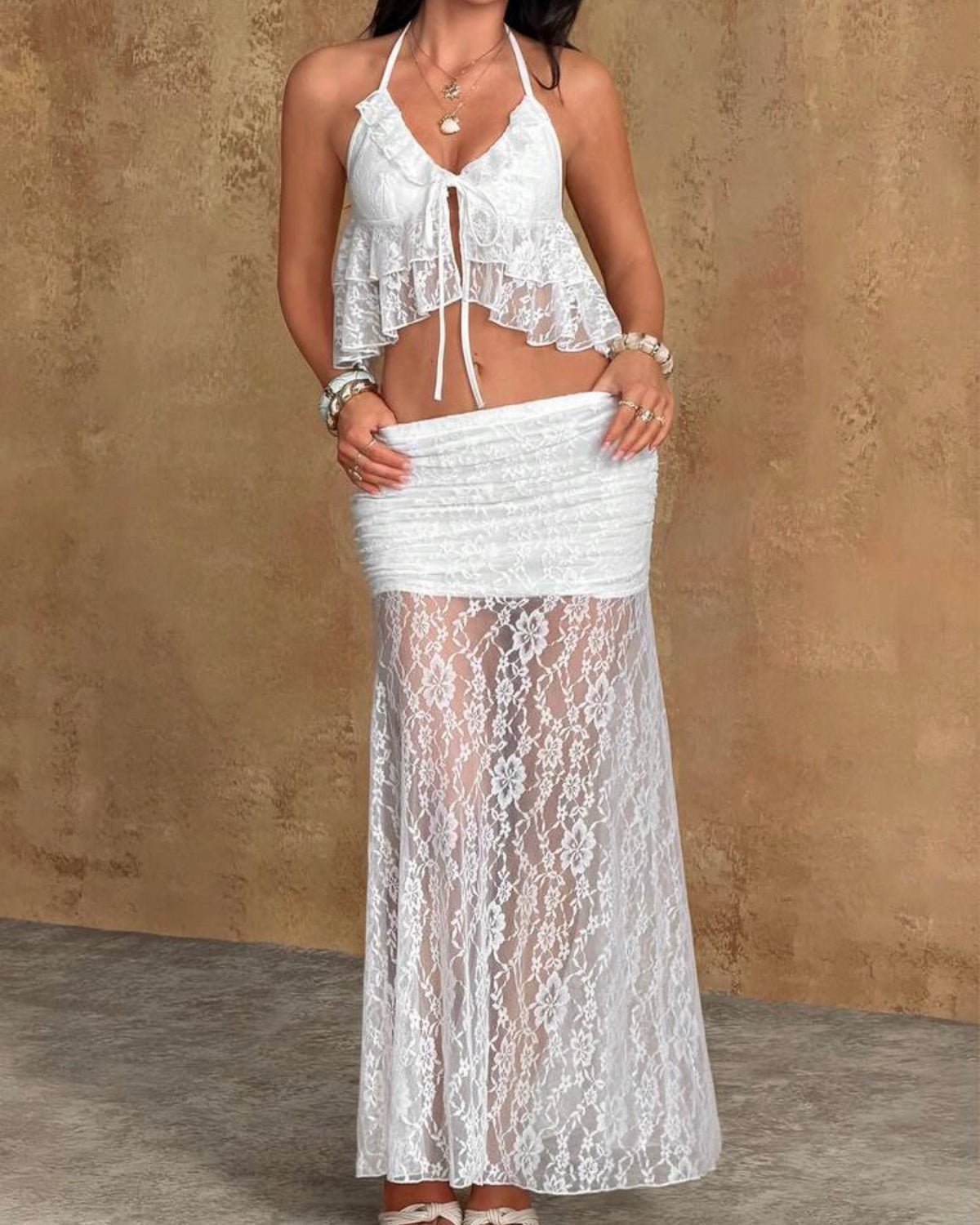 Conjunto blanco con encaje