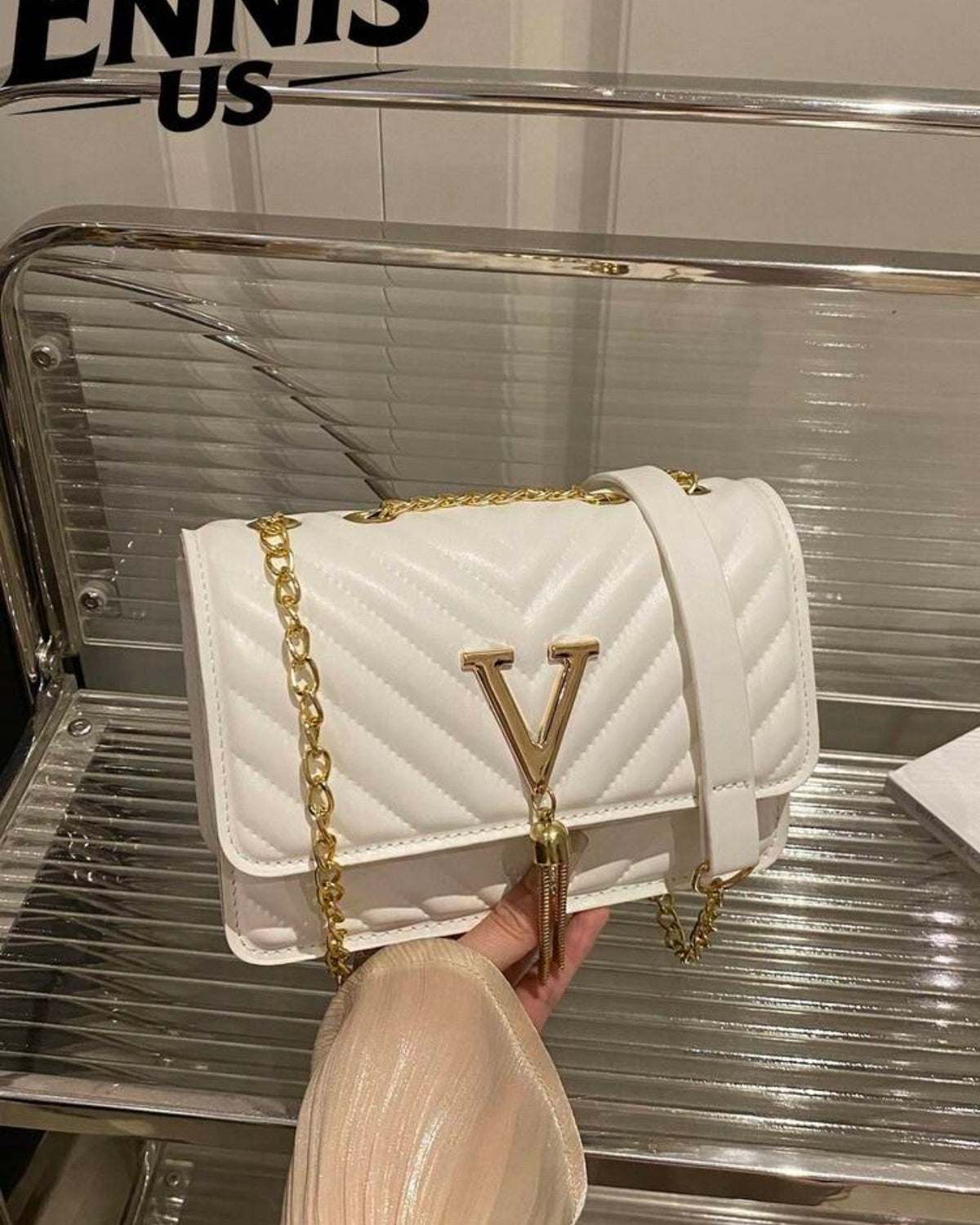 Bolso blanco con relieve