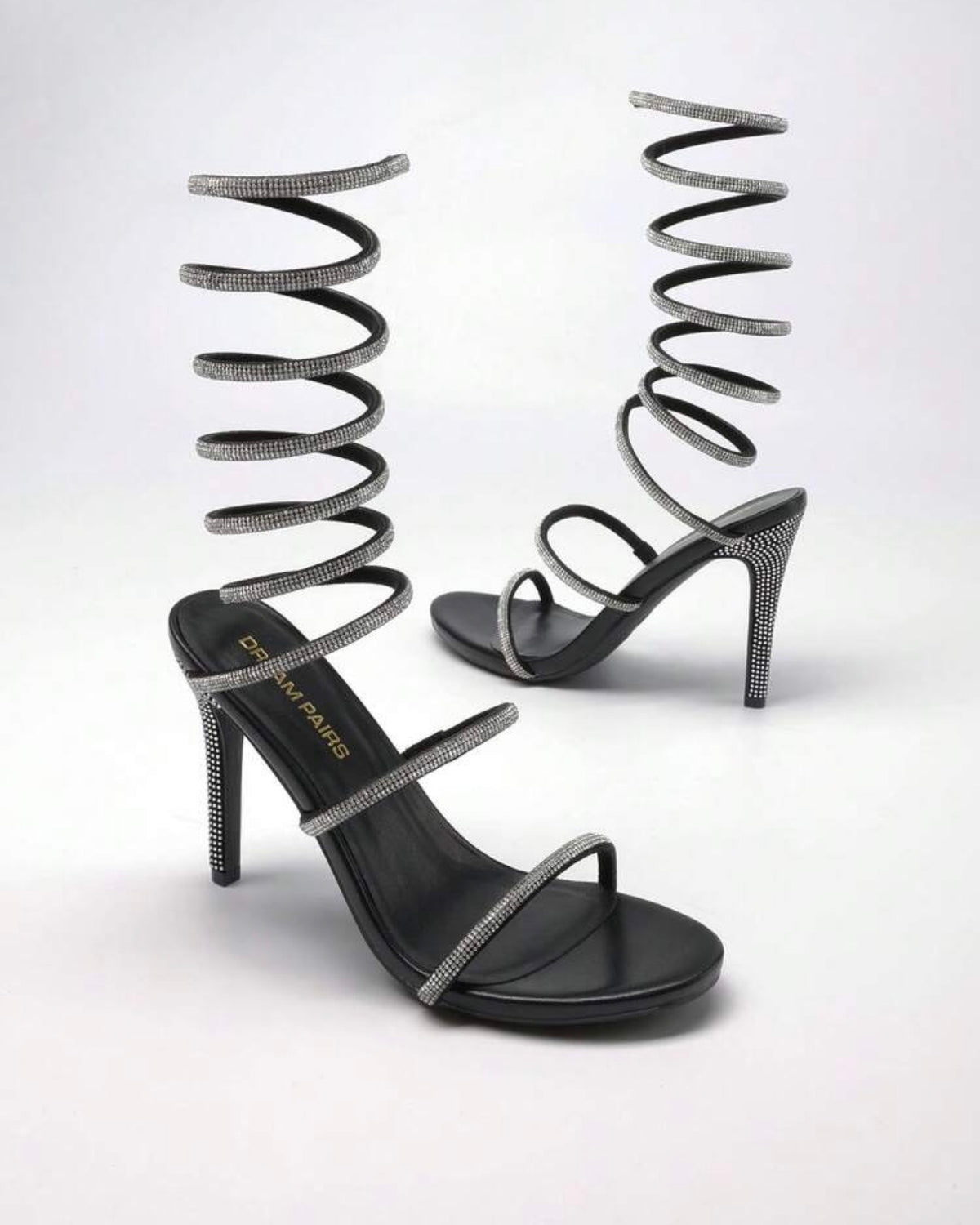 Tacones negros caracol