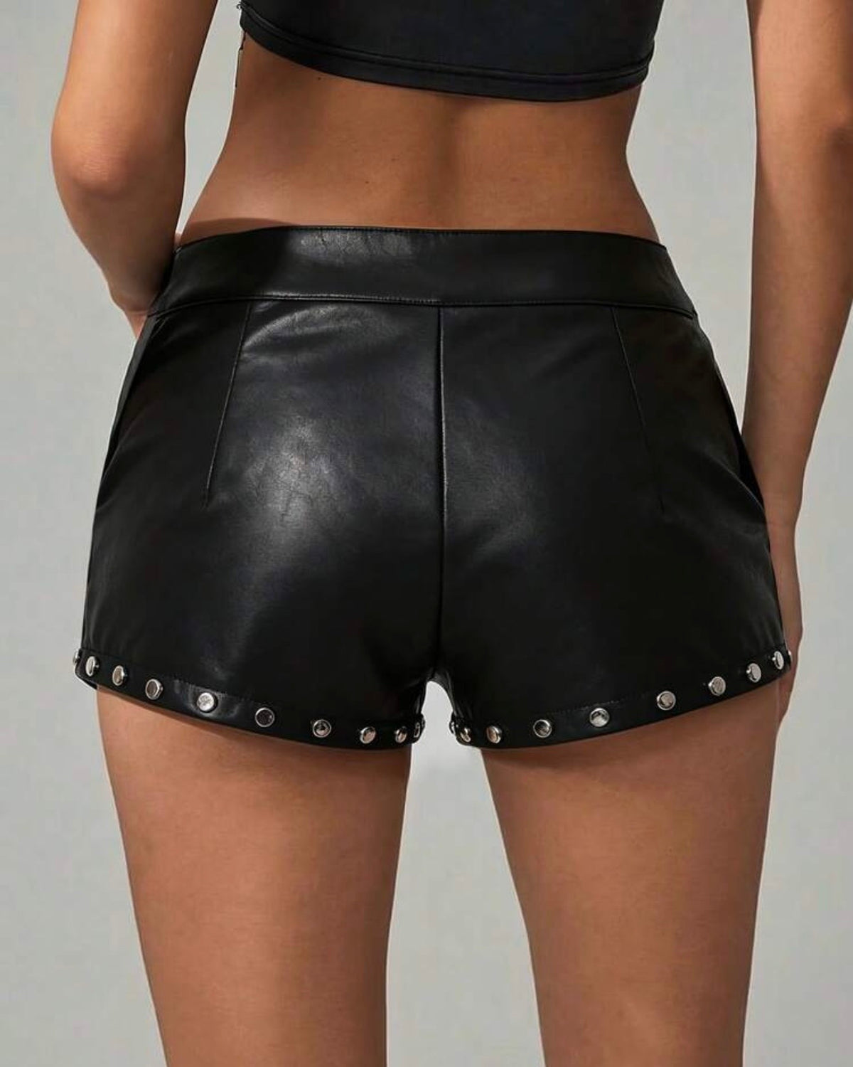 Short de cuerina