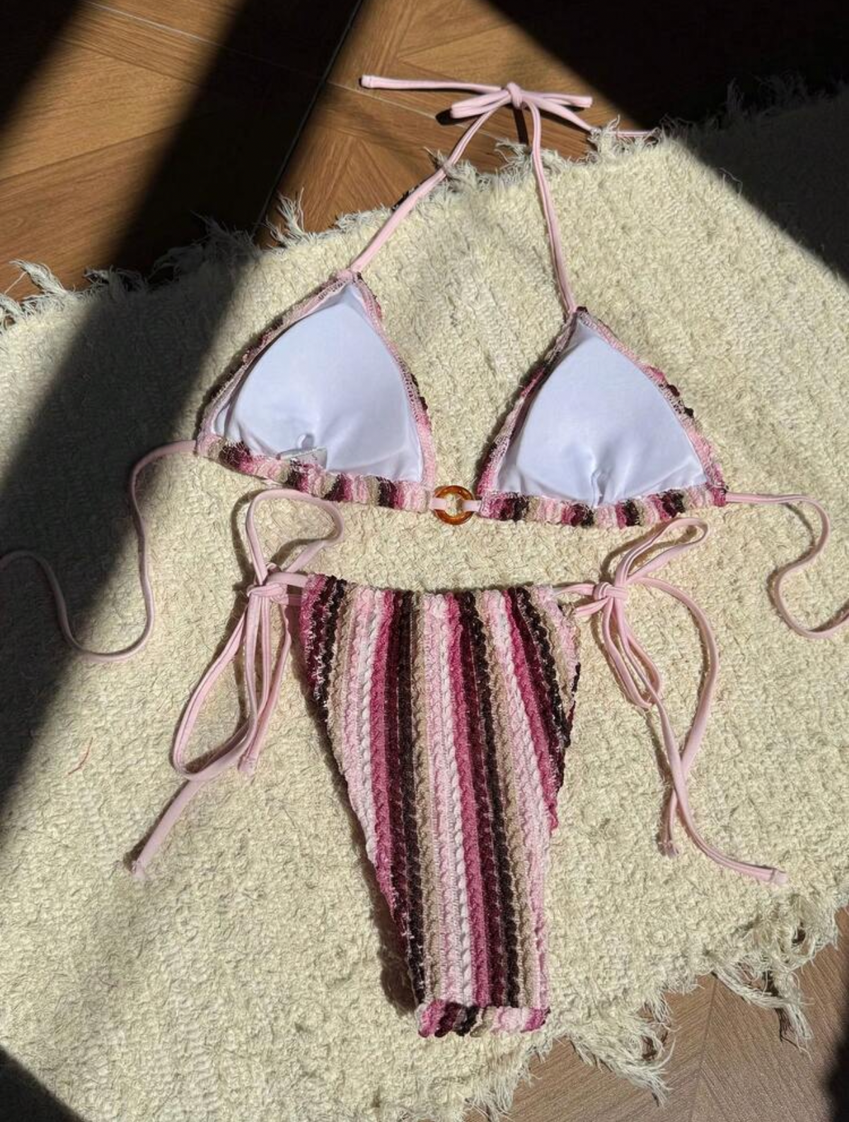 Traje de baño rosa y rojo