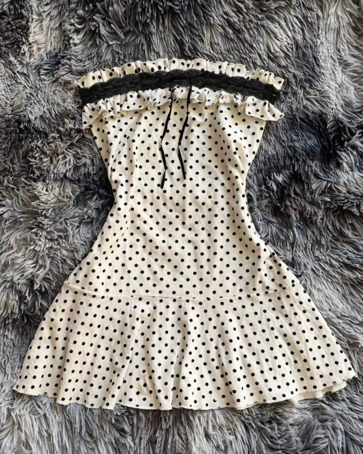 Vestido corto de puntos