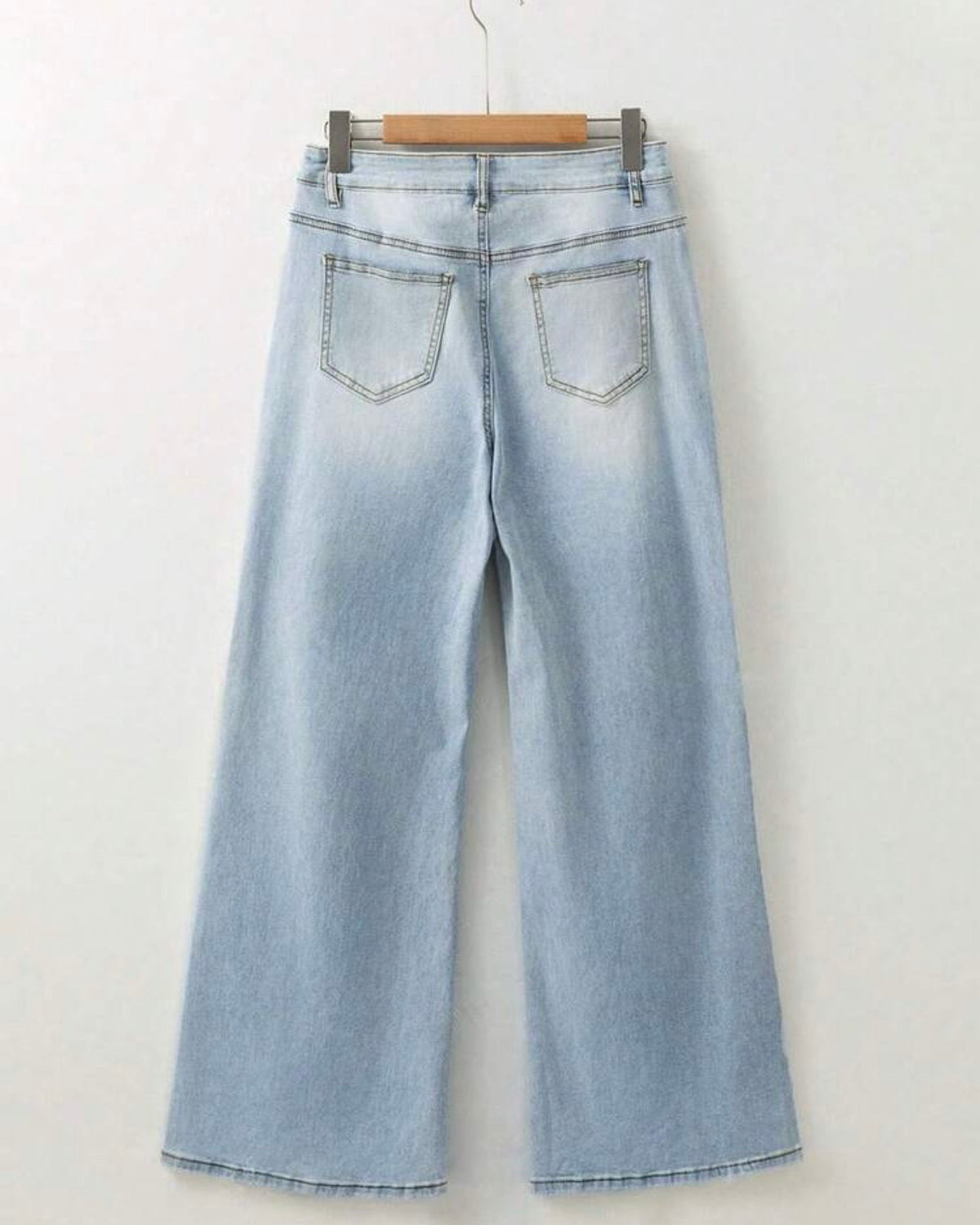 Jeans acampanados de mezclilla