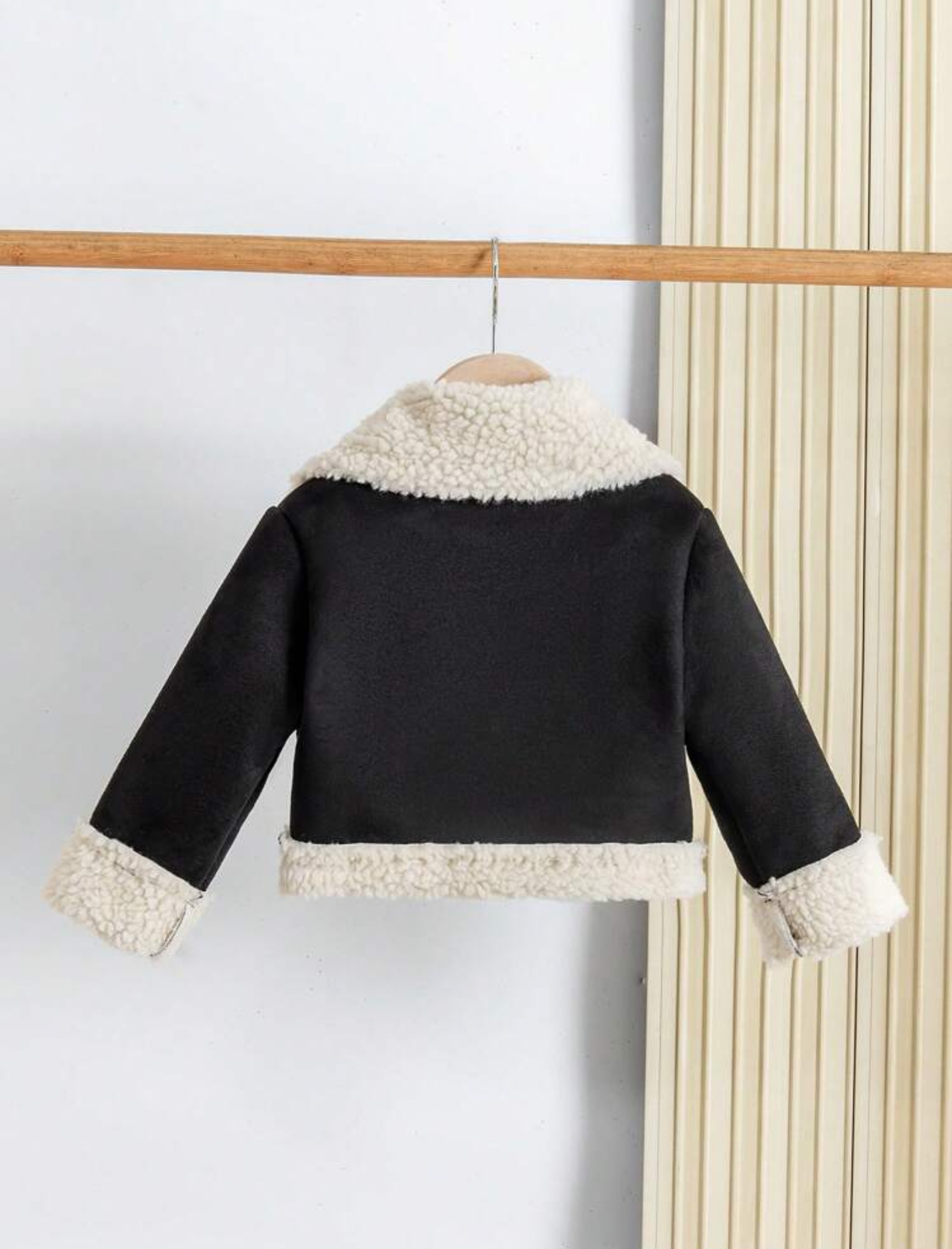 Jacket negra de niña