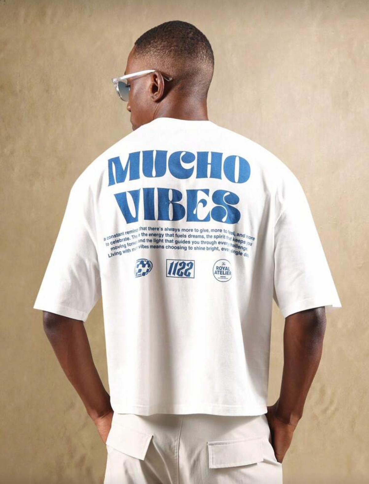 Camisa blanca mucho vibes