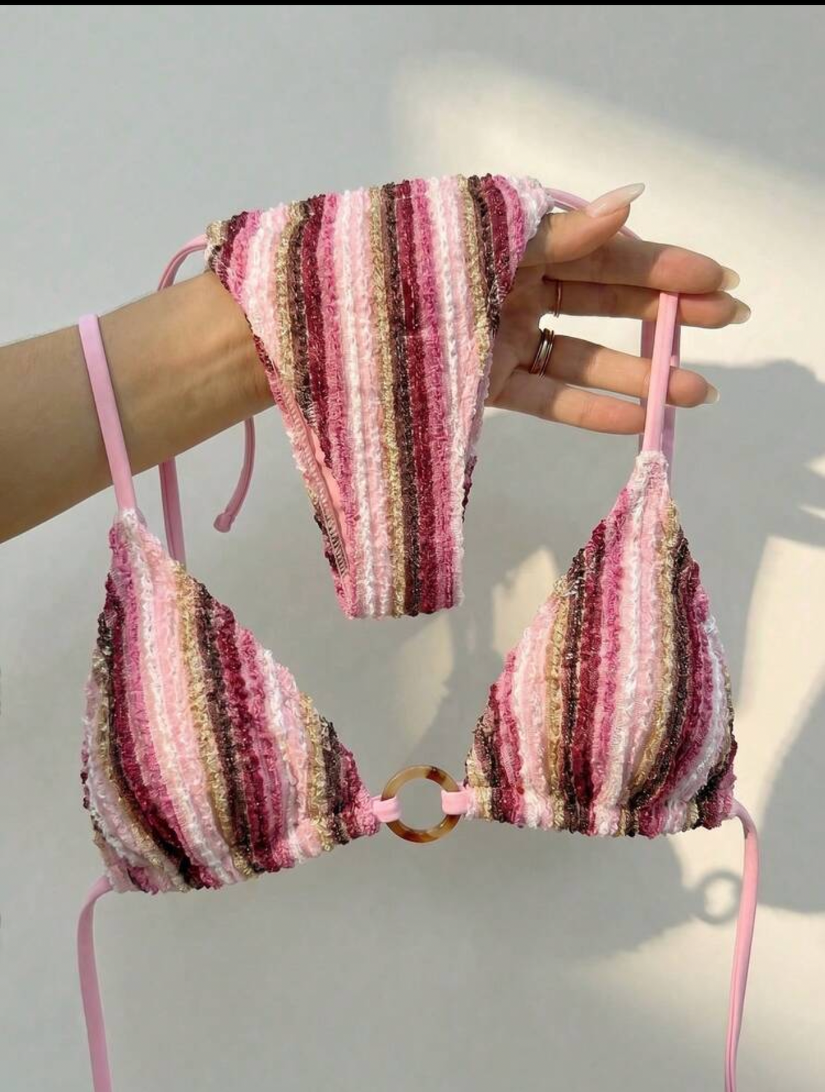 Traje de baño rosa y rojo