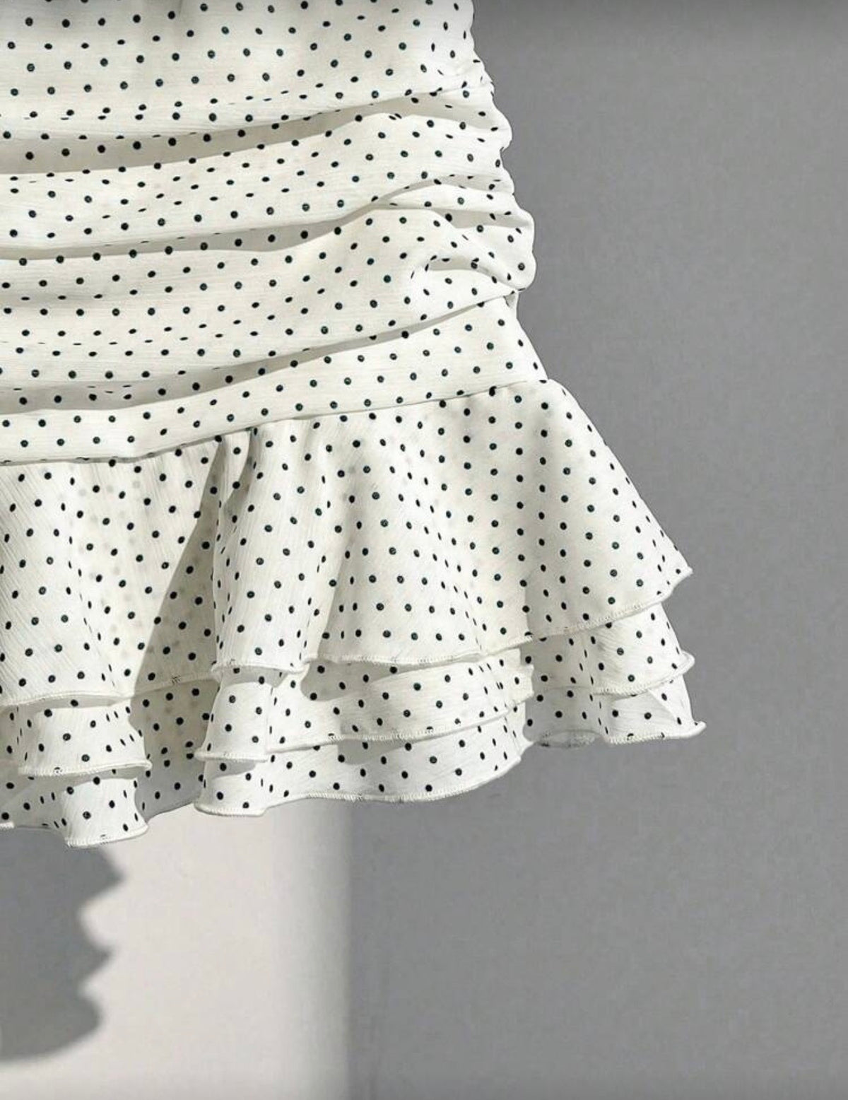 Falda blanca de lunares