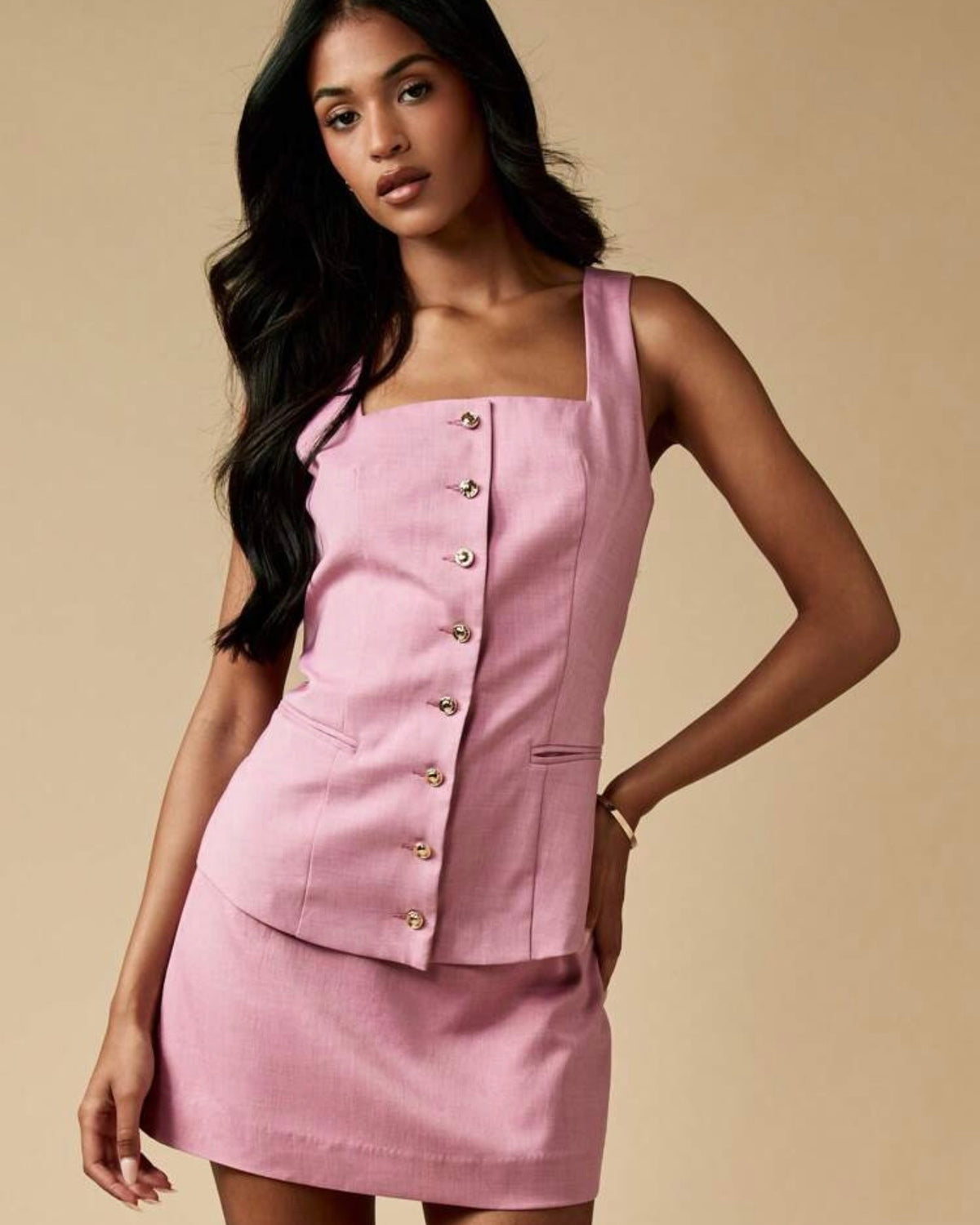 Conjunto rosa con chaleco