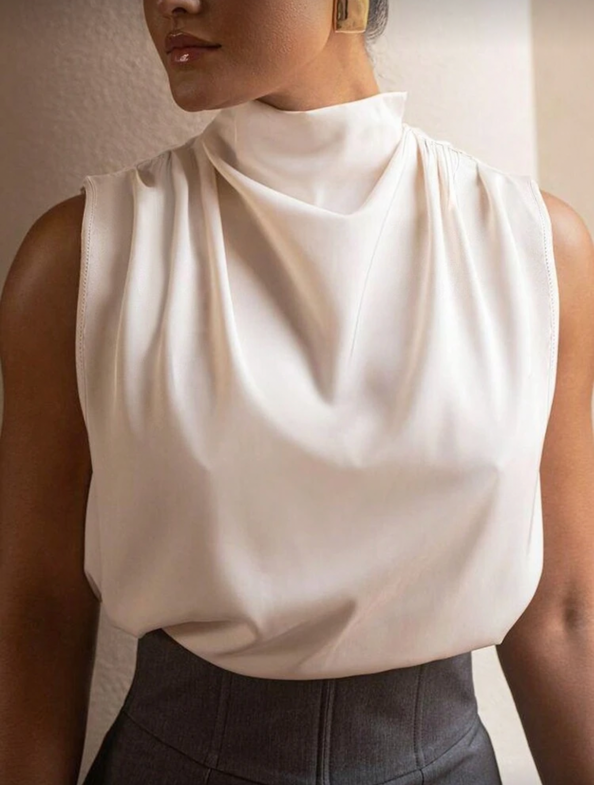 Blusa elegante cuello alto