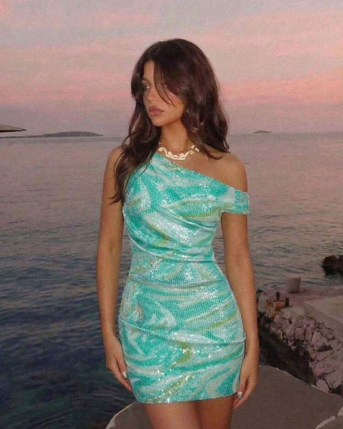 Vestido asimétrico de lentejuelas