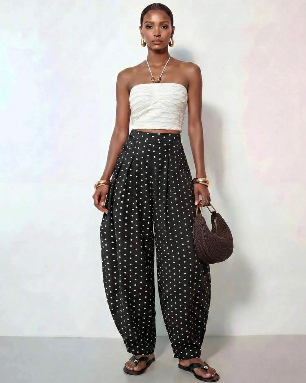 Pantalón negro de puntos