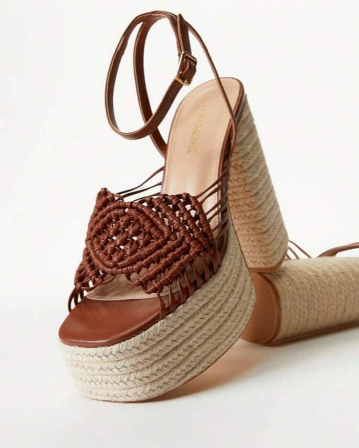 Sandalias café de plataforma